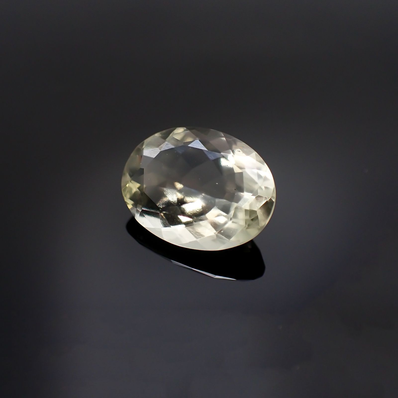 リビアングラス(宝石名インパクトガラス(衝撃溶融ガラス))発見地：エジプト・リビア砂漠 6.01ct  識別済[211213796]16.1x12.1mm前後 | TOP STONE(トップストーン)