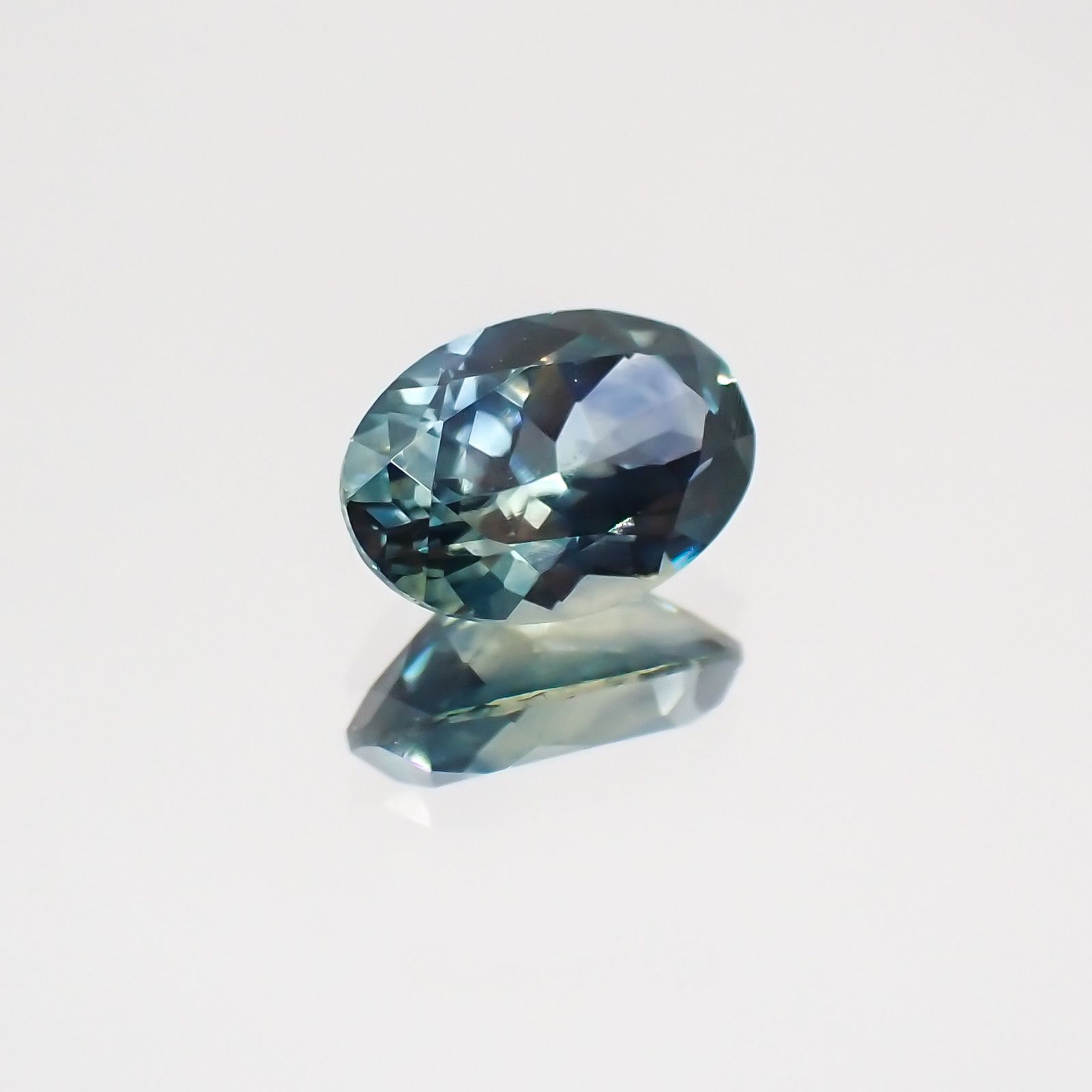 モンタナサファイア アメリカ産 ルース 0.71ct[20129303]6.4×4.5mm前後