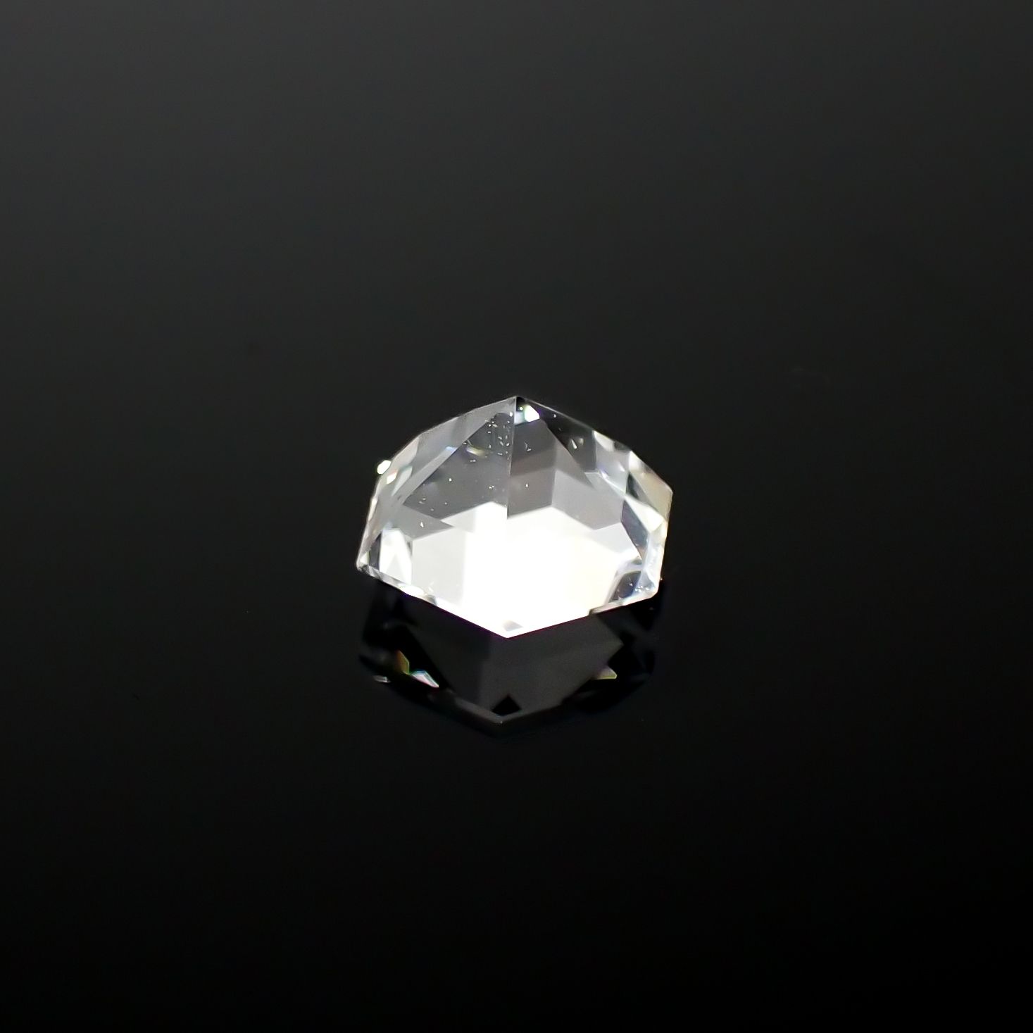 ◇ヘキサゴンカット◇レムリアンシードクリスタル(保証シール付き) ブラジル産 0.83ct[240326839]5.9x5.8mm前後