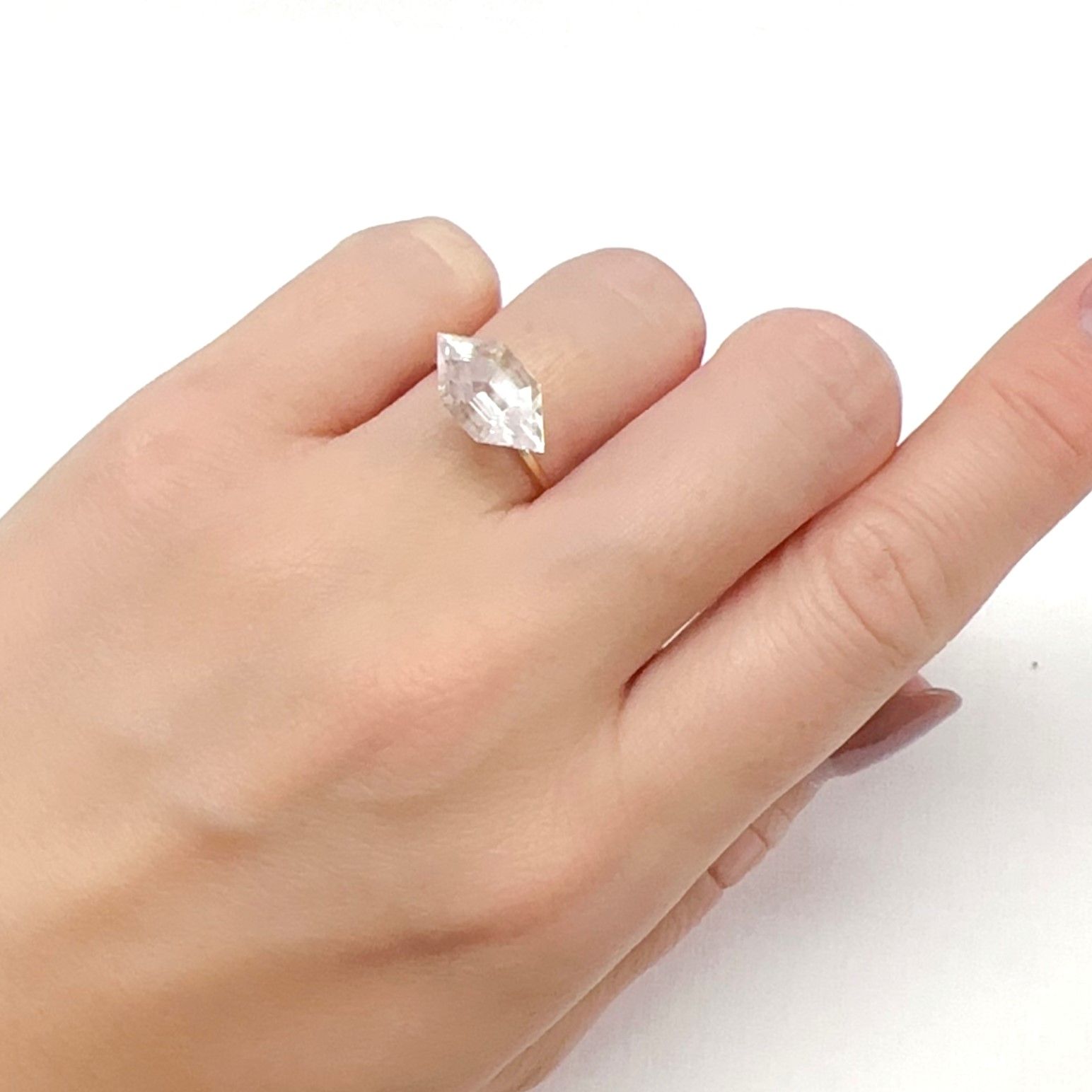 ◇カスタムカット◇ピンクエンジェルラダー マダガスカル産 3.77ct[240125427]14.1x7.6mm前後
