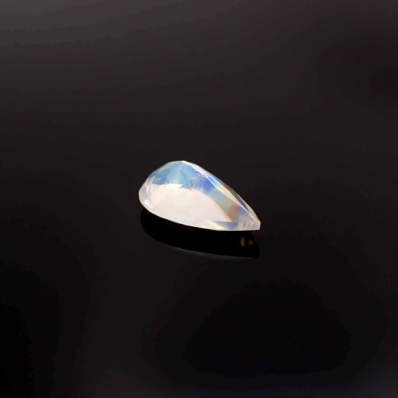 レインボームーンストーン インド・ビハール産 2.71ct / 13.2x7.8mm前後 [260431974]