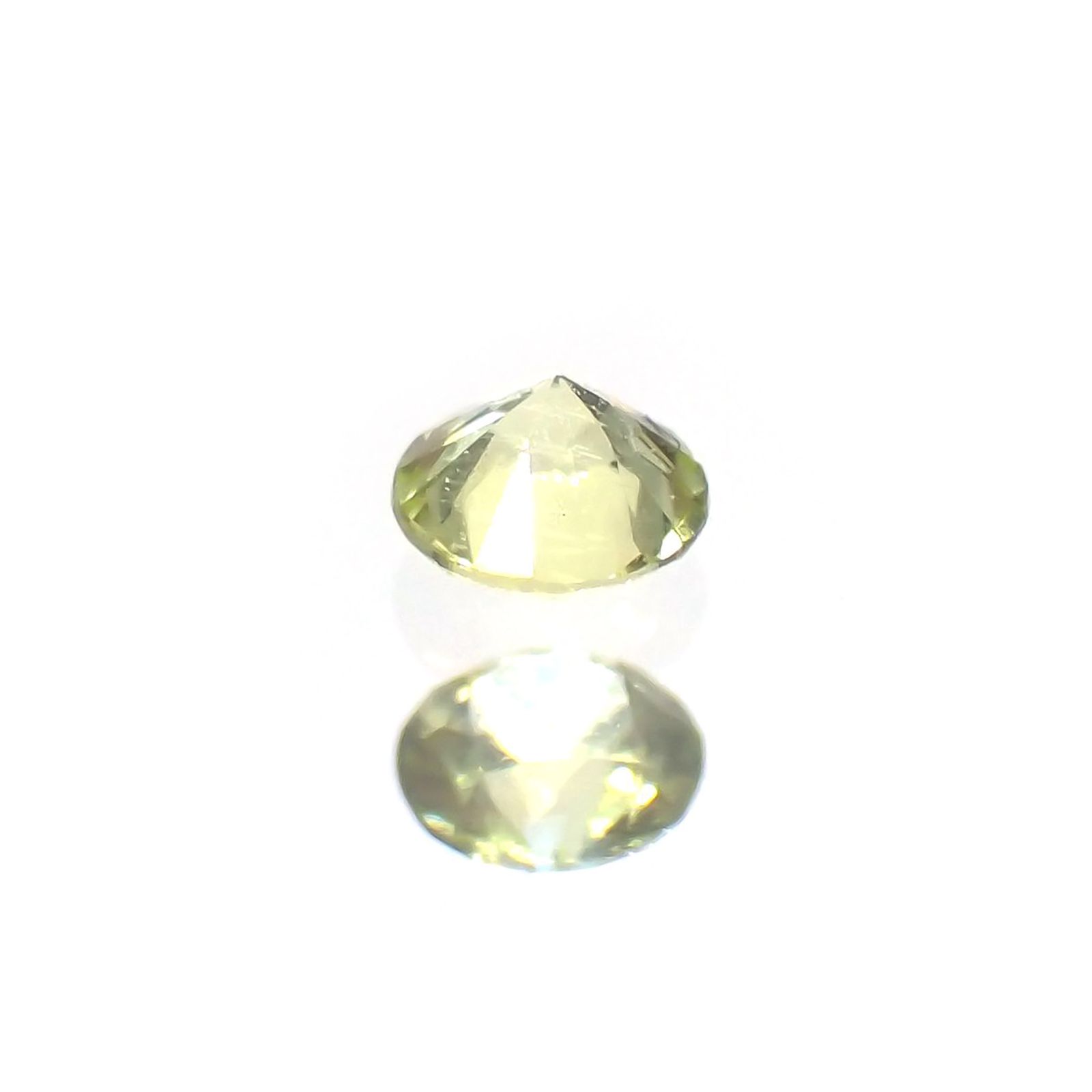 パラサイティックペリドット(宝石名ペリドット)採取地：ロシア 0.065ct 識別済[220616237]2.5x2.5mm前後