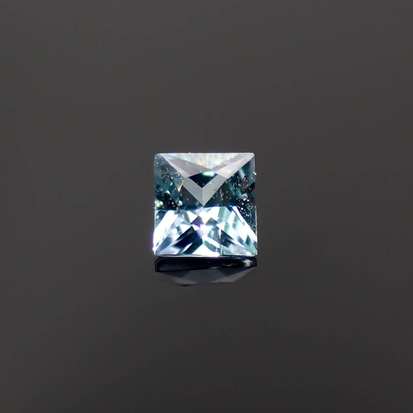 ◇プリンセスカット◇ブルーコーネルピン(宝石名コーネルピン)タンザニア産 識別済 0.12ct / 2.8x2.8mm前後 [230421860]