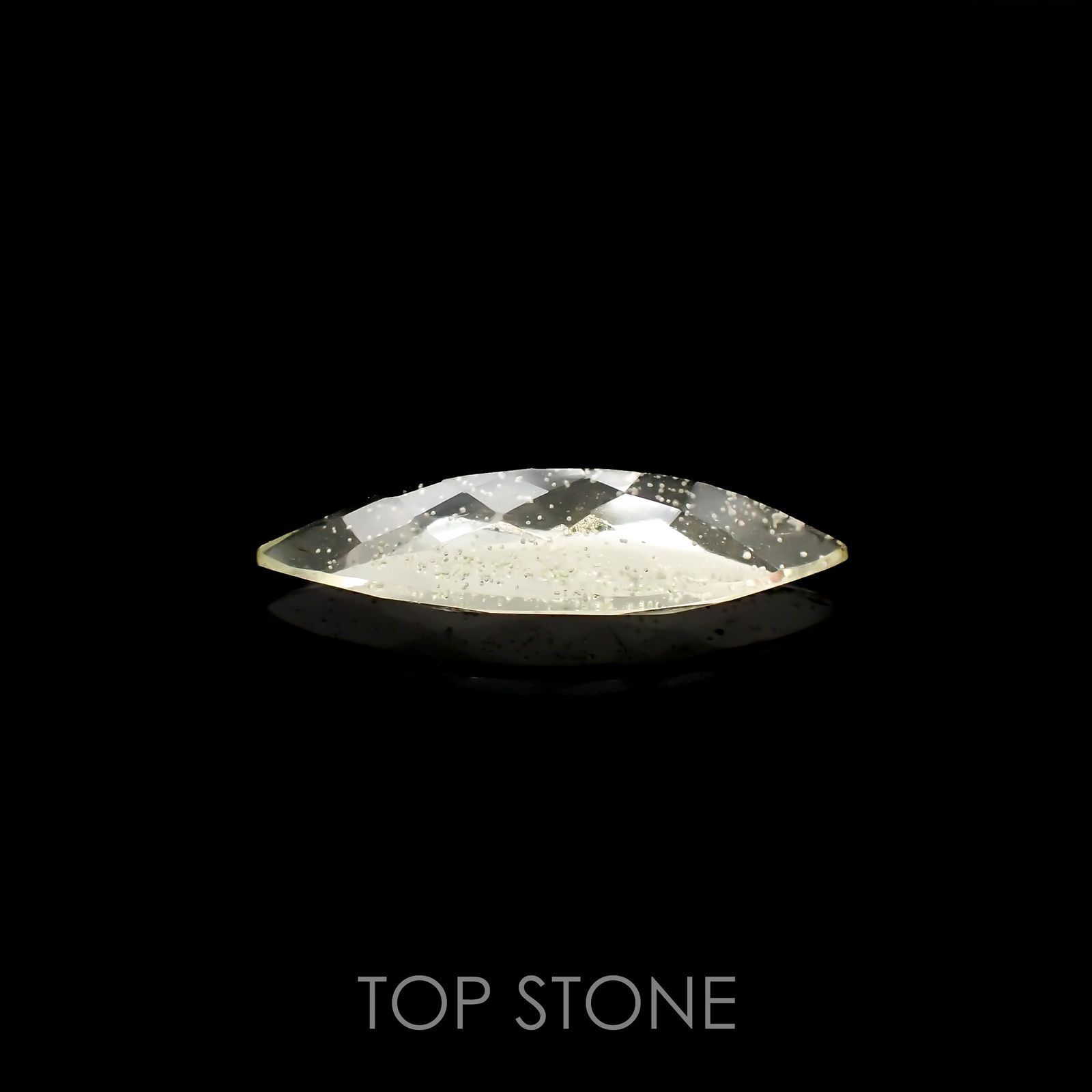 リビアングラス エジプト・リビア砂漠産 4.96ct[221018188]23.7x9.2mm前後