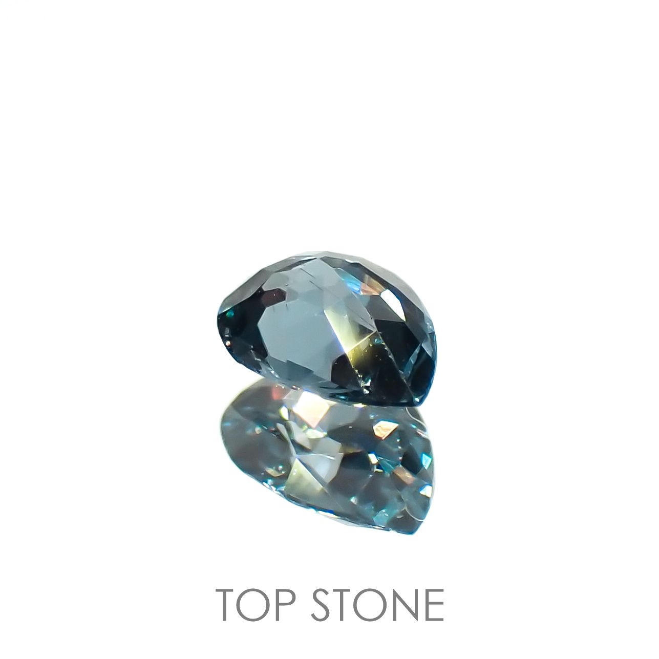 カラーチェンジガーネット アレキタイプ(宝石名ガーネット)マダガスカル・ベキリー産 0.14ct 識別済[221119062]4x2.9mm前後