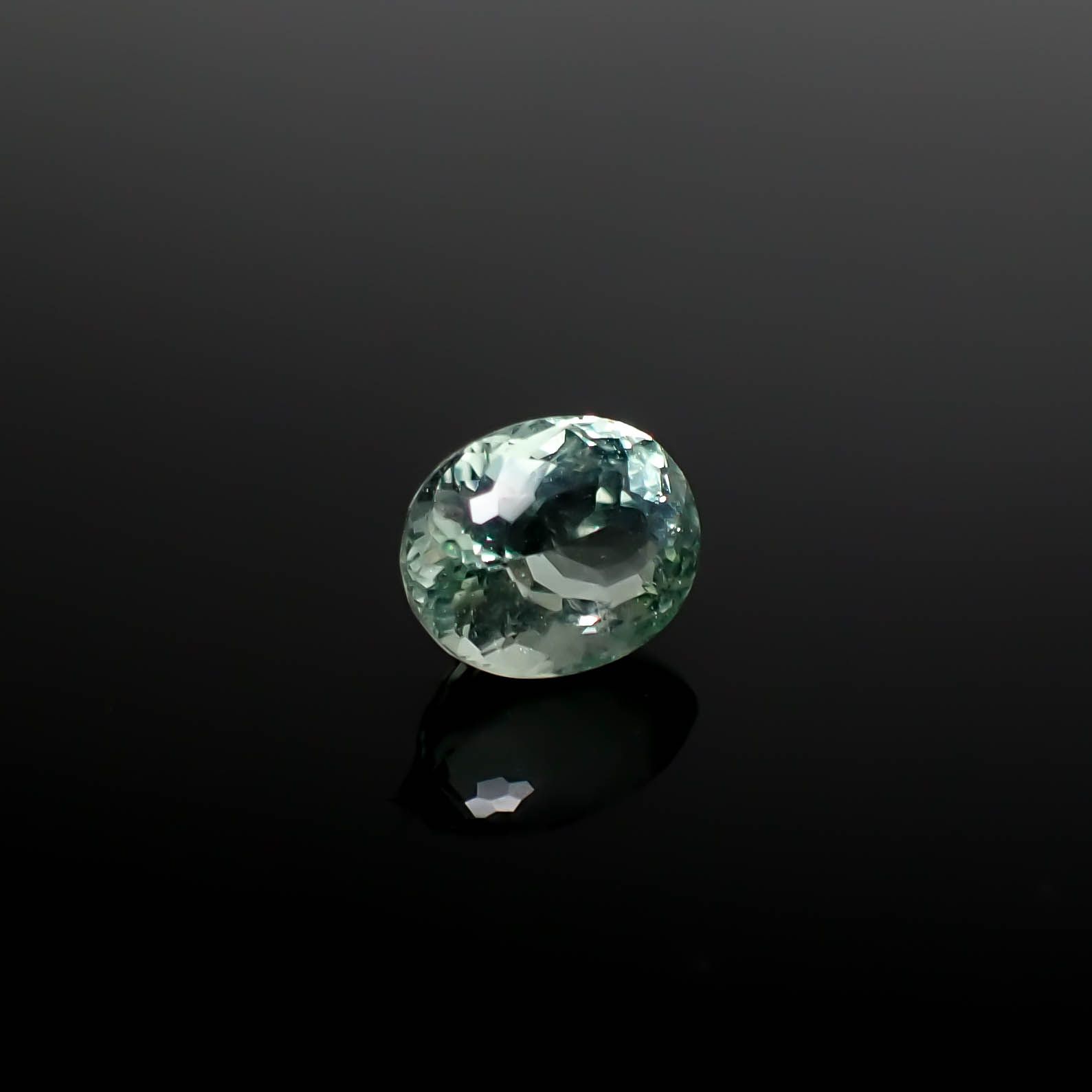 フローライト フルオレッセンス ジンバブエ産 1.92ct [250630514]8x6.4mm前後