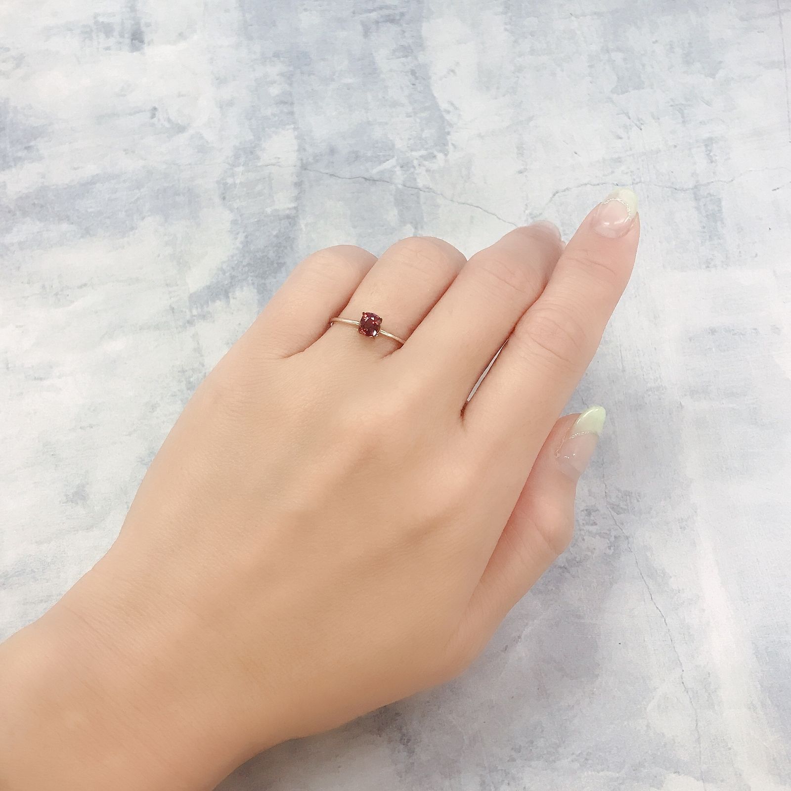 レッドスピネル(宝石名スピネル)ビルマ/マダガスカル産 0.61ct 識別済[220817542]5.1x4.2mm前後