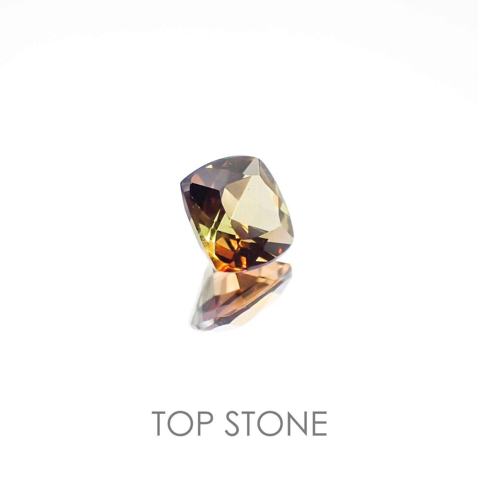 バイカラーアンダリュサイト スリランカ産 ルース 0.53ct[20117464]4.9×4.9mm前後