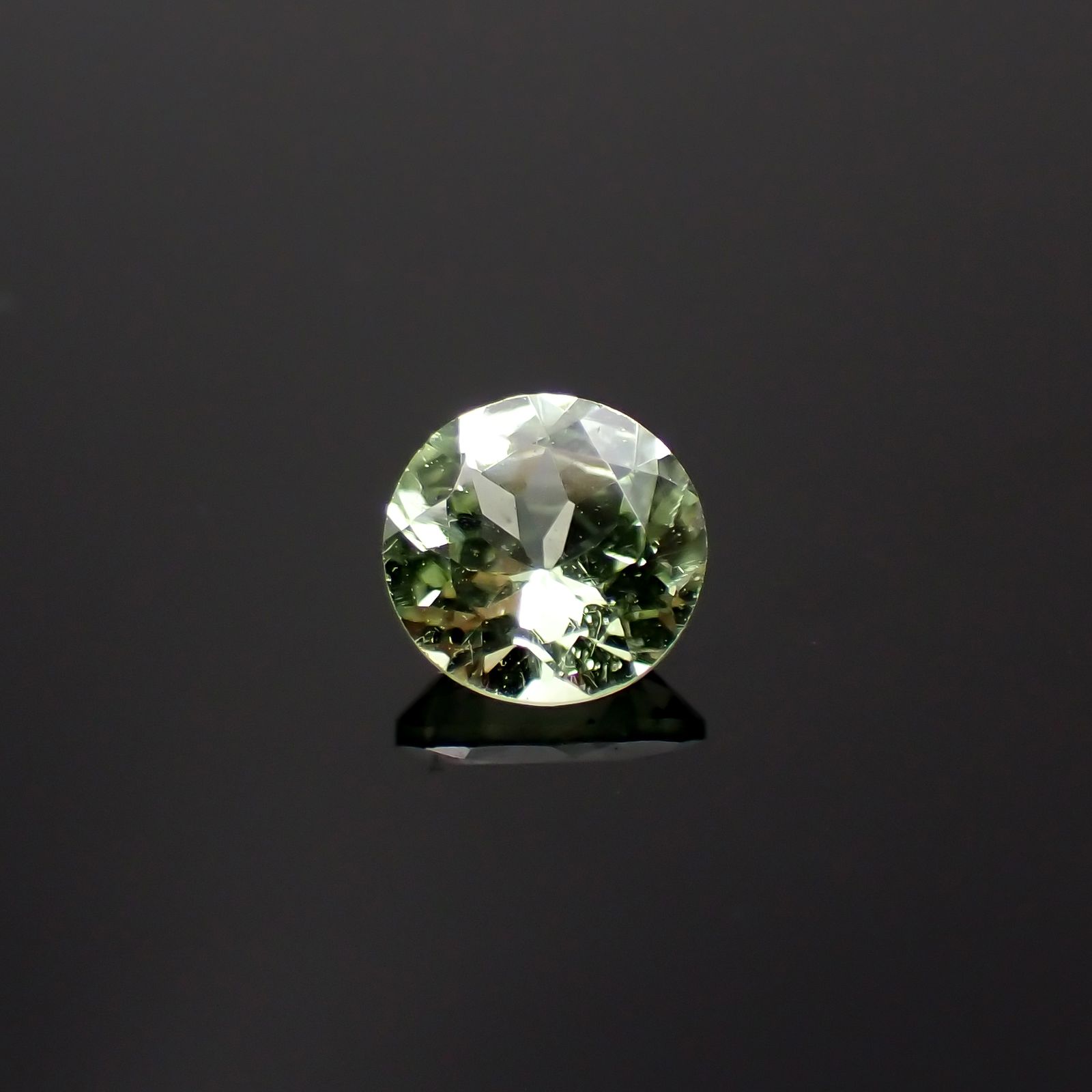 ミントガーネット タンザニア産 0.48ct[231023721]5.1x5mm前後