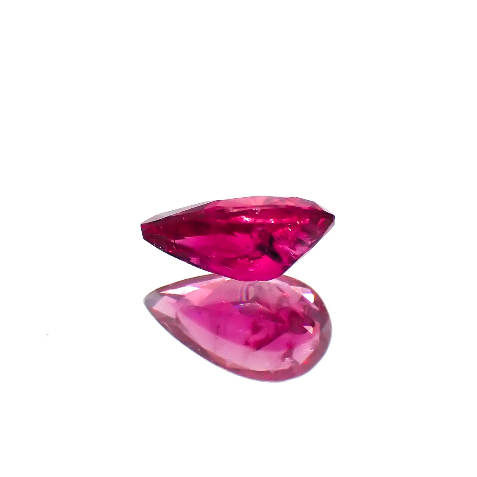 ノンオイルレッドベリル(宝石名レッド・ベリル)アメリカ・ユタ州産 0.15ct 識別済[230823286]5.1x2.8mm前後