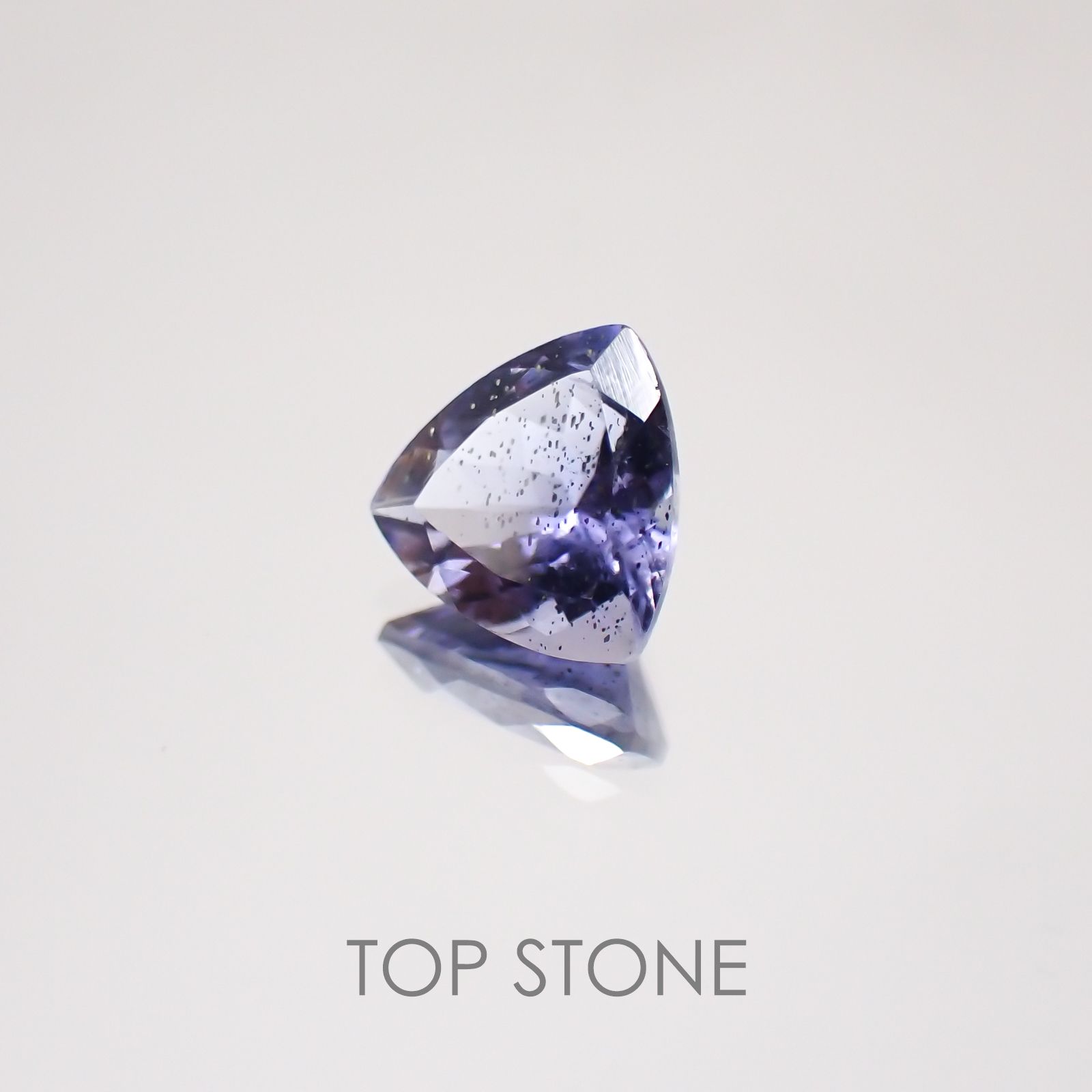 アイオライトサンストーン インド・ブラジル産 ルース 0.92ct[20129291]7.2×7.2mm前後