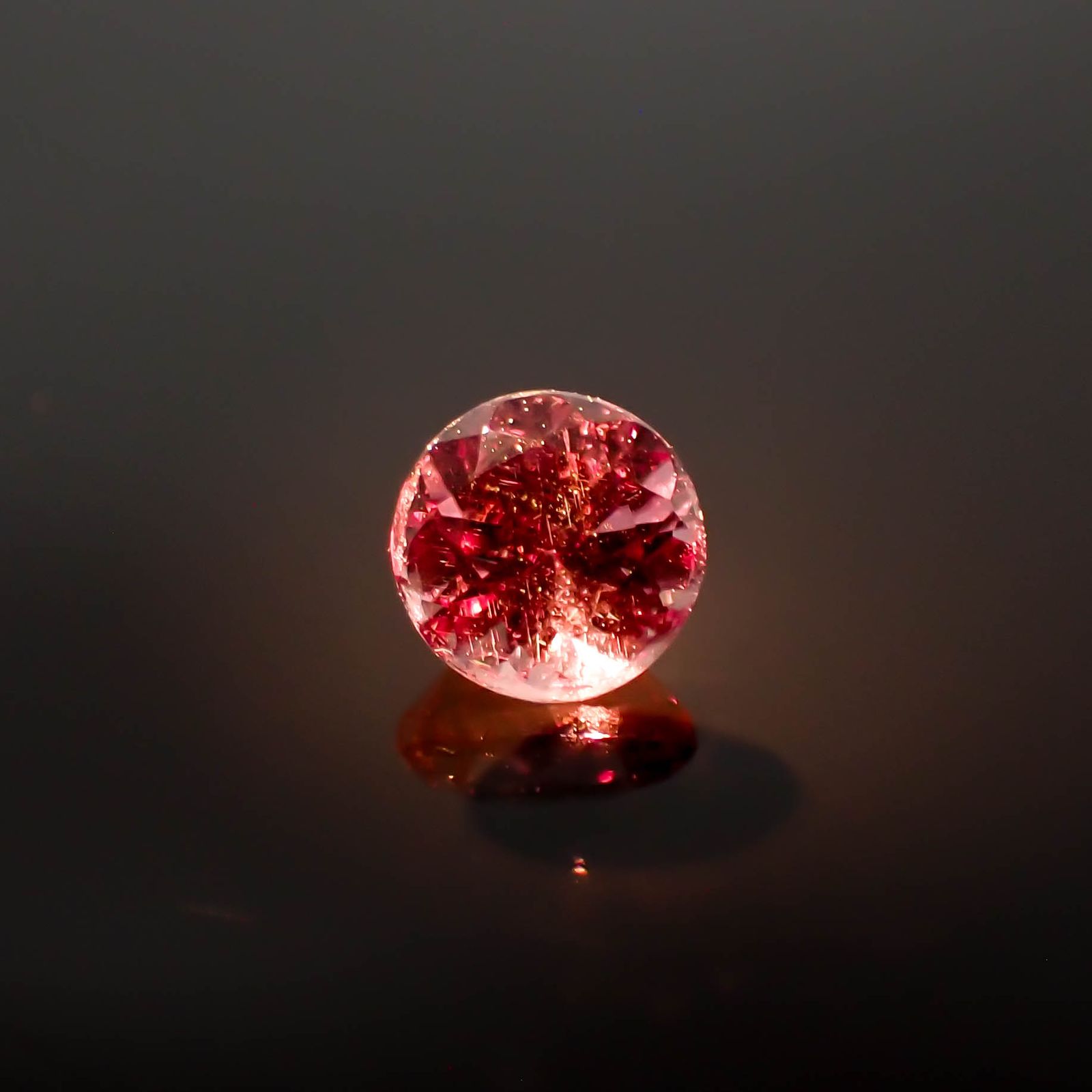 ドラゴンガーネット タンザニア産 0.38ct[240427286]4x4mm前後