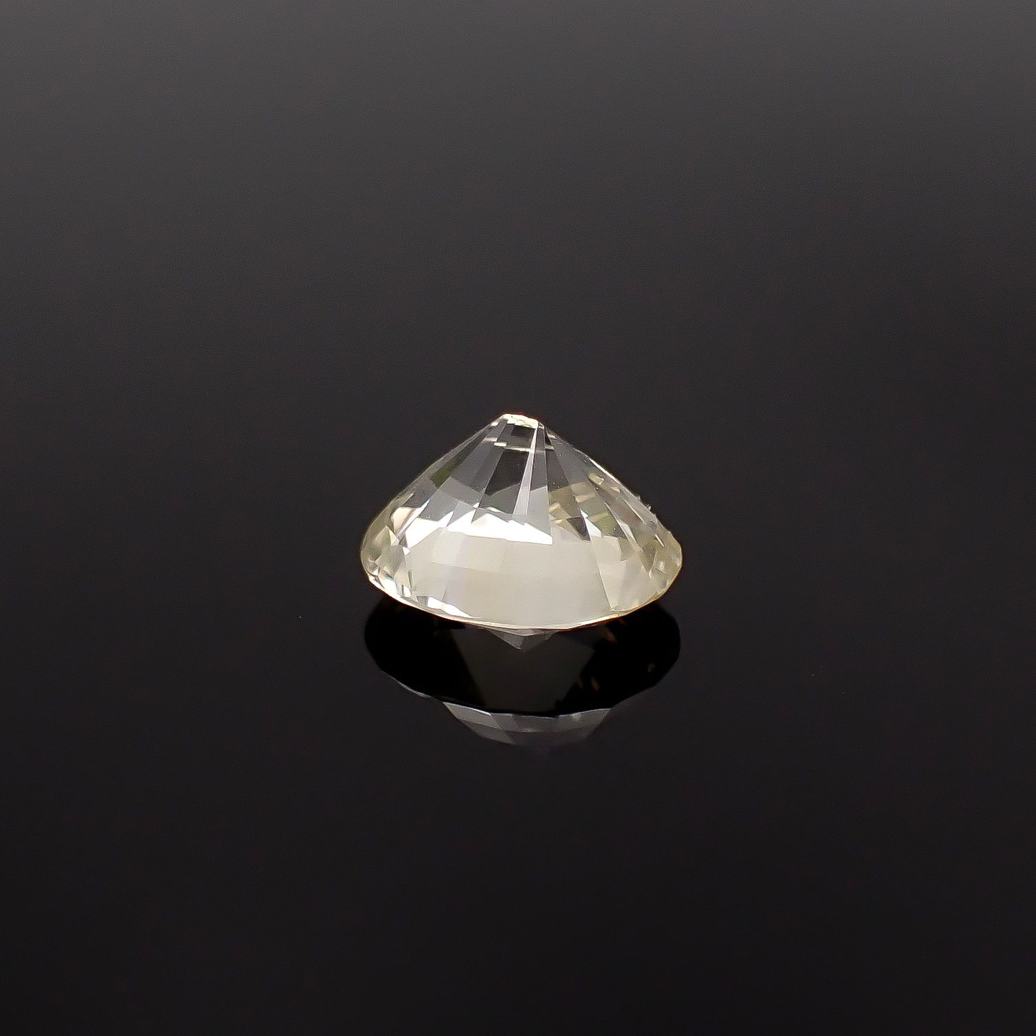 イエローサファイア 非加熱(宝石名イエロー・サファイア)スリランカ/マダガスカル産 GIT鑑付 2.47ct / 8.54x7.57mm前後 [260331940]
