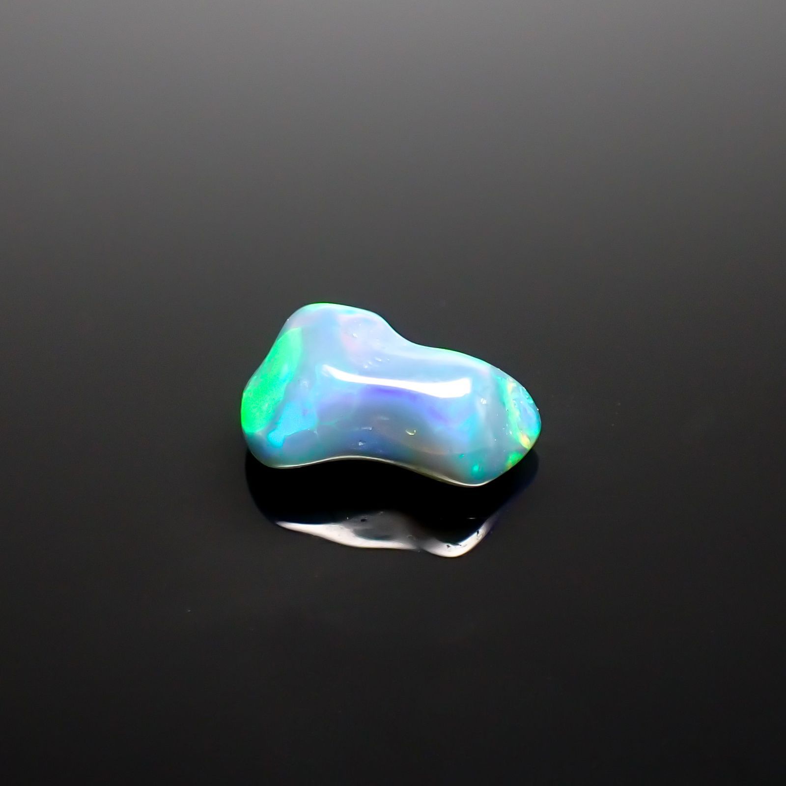 ◇バロック型◇ブラックオパール(宝石名オパール/加熱処理) エチオピア産 1.06ct 識別済[210913245]9.3×6.7mm前後