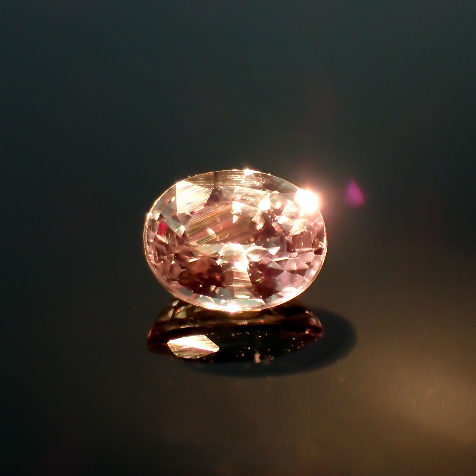 アレキサンドライト(宝石名アレキサンドライト) マダガスカル産 0.277ct ソ付(彩珠)[20117006]4.3×3.3mm前後
