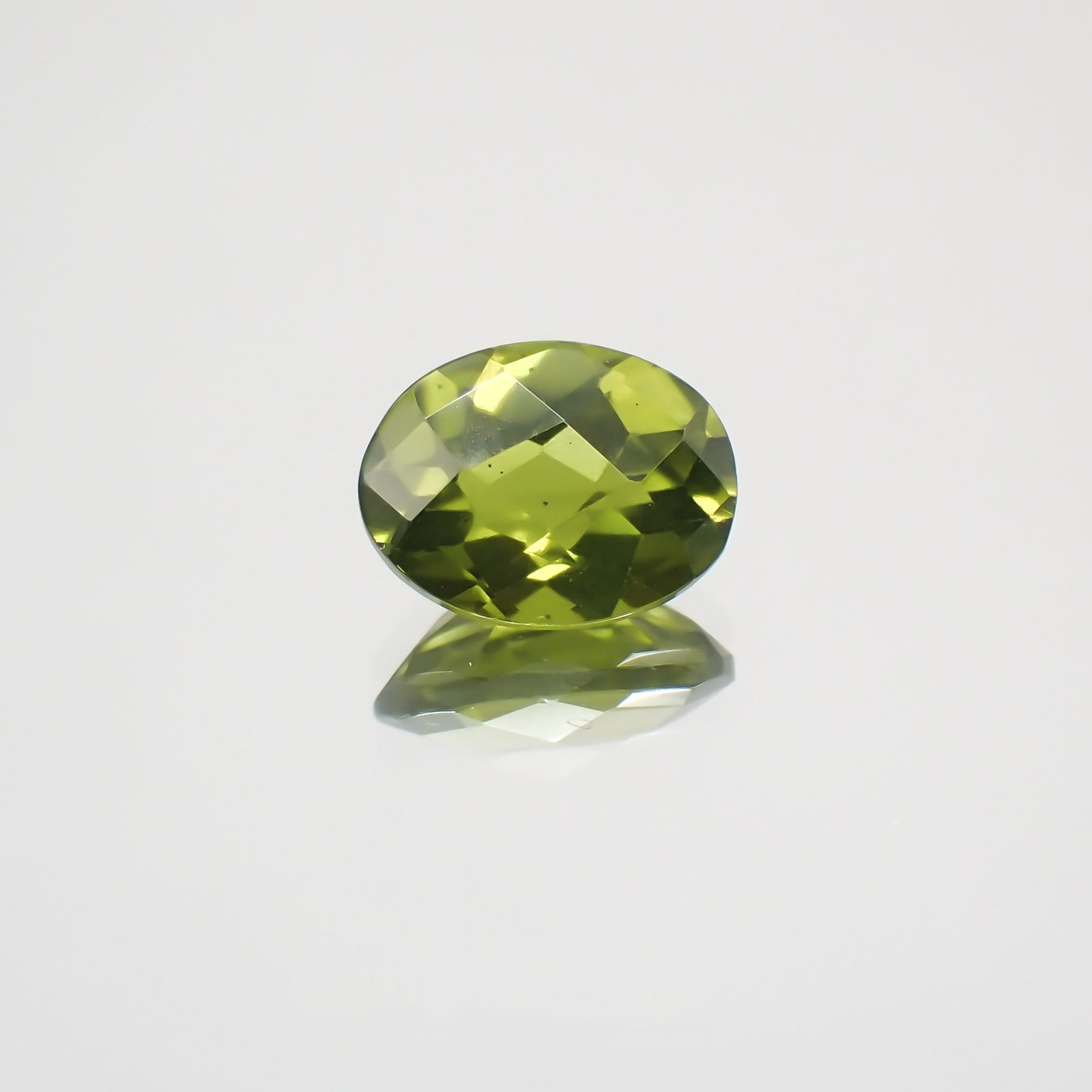 ベスビアナイト(宝石名アイドクレース) ケニア産 1.18ct 識別済[21059958]7.6×5.8mm前後