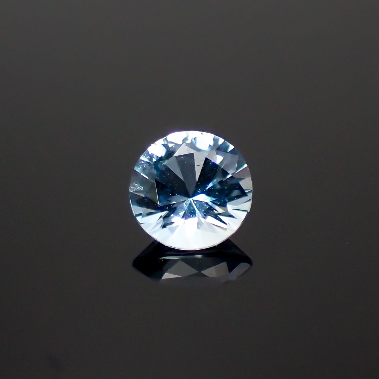 アクアマリン(宝石名アクアマリン)モザンビーク産 0.26ct 識別済[230421768]4.3x4.3mm前後