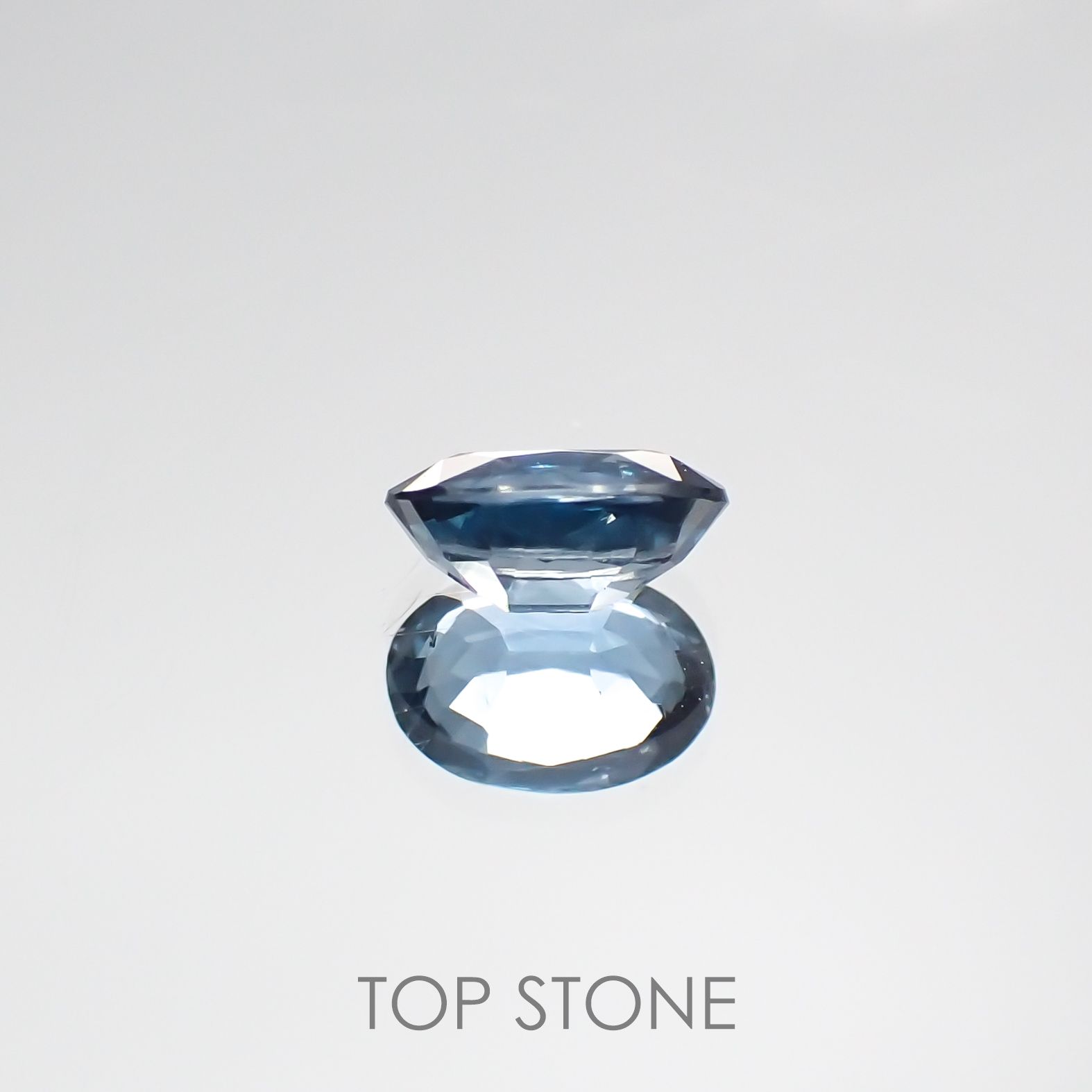 オーシャンブルーカイヤナイト ネパール産 ルース 0.55ct[210711425]6×4.1mm前後