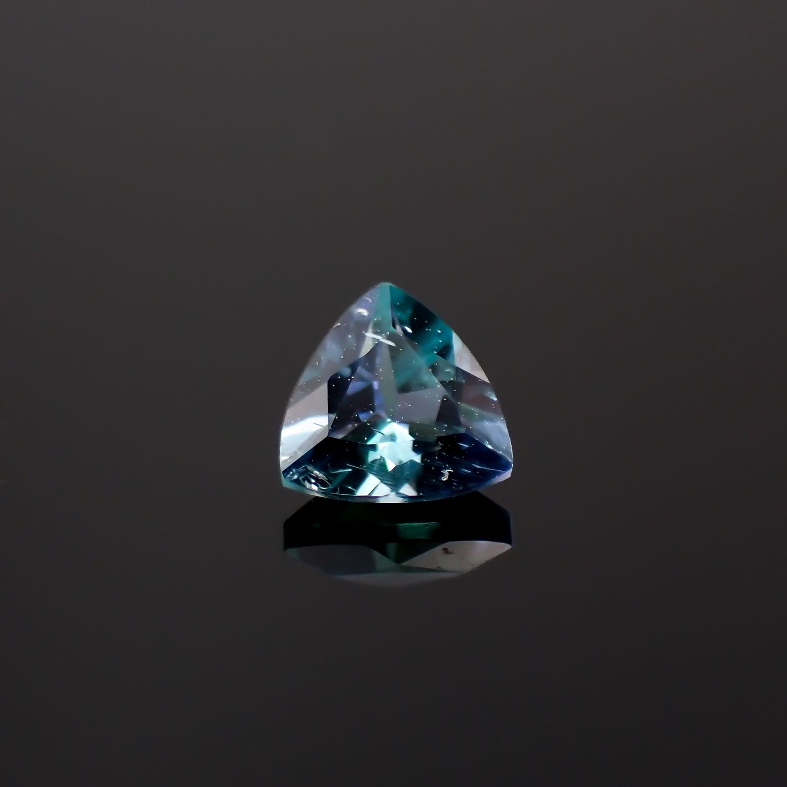 ブルーコーネルピン タンザニア産 0.23ct[231224497]4x4mm前後