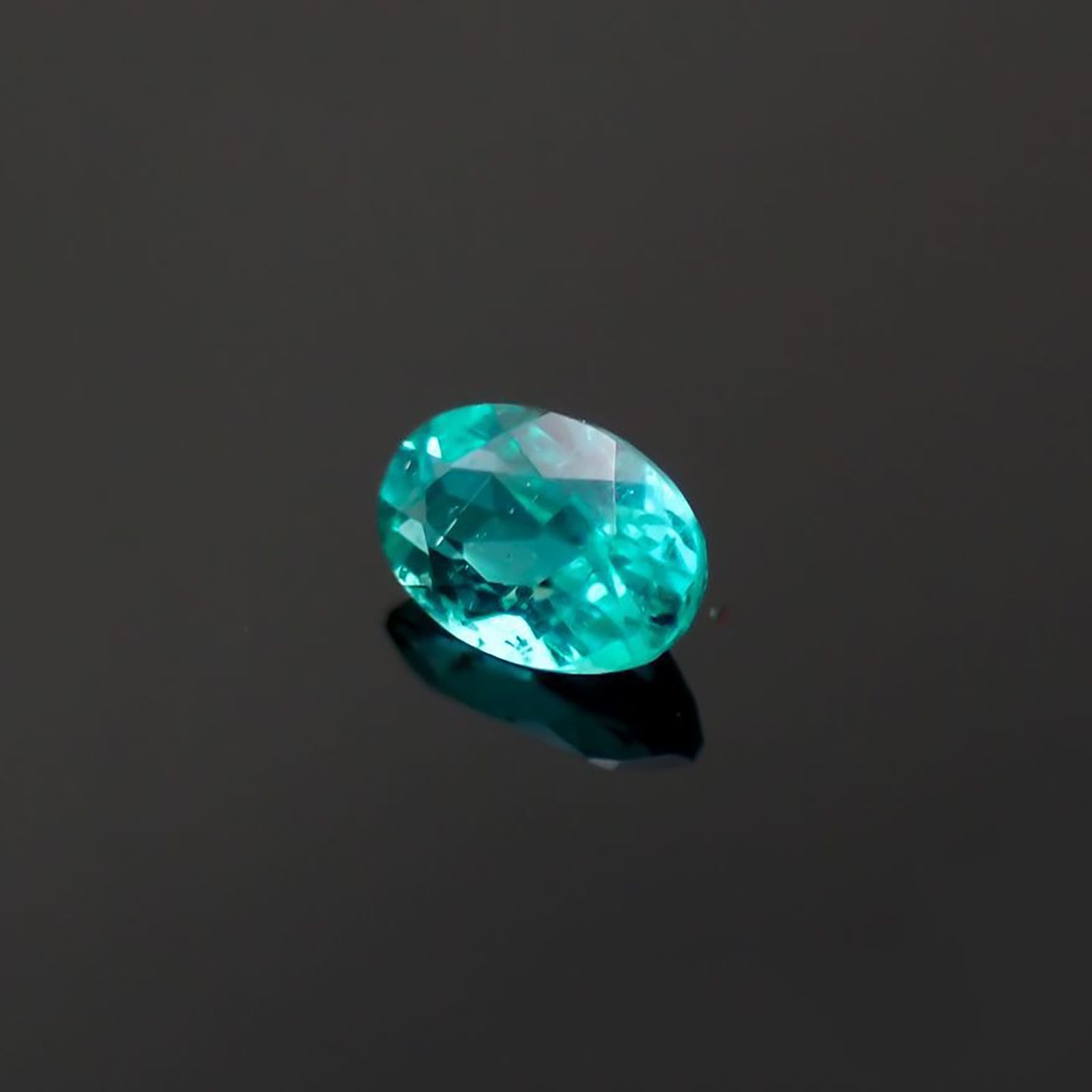 パライバトルマリン(宝石名トルマリン/別名パライバ・トルマリン)ブラジル産 識別済 0.083ct / 3.3x2.2mm前後 [221018775]