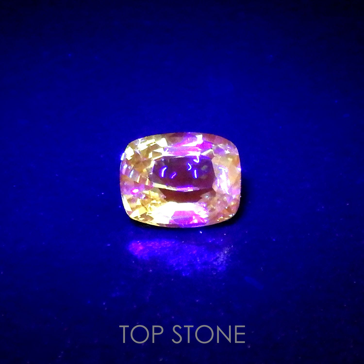ミントガーネット(宝石名グリーン グロッシュラー・ガーネット) タンザニア産 0.664ct ソ付(彩珠)[210711924]5.4×4.3mm前後