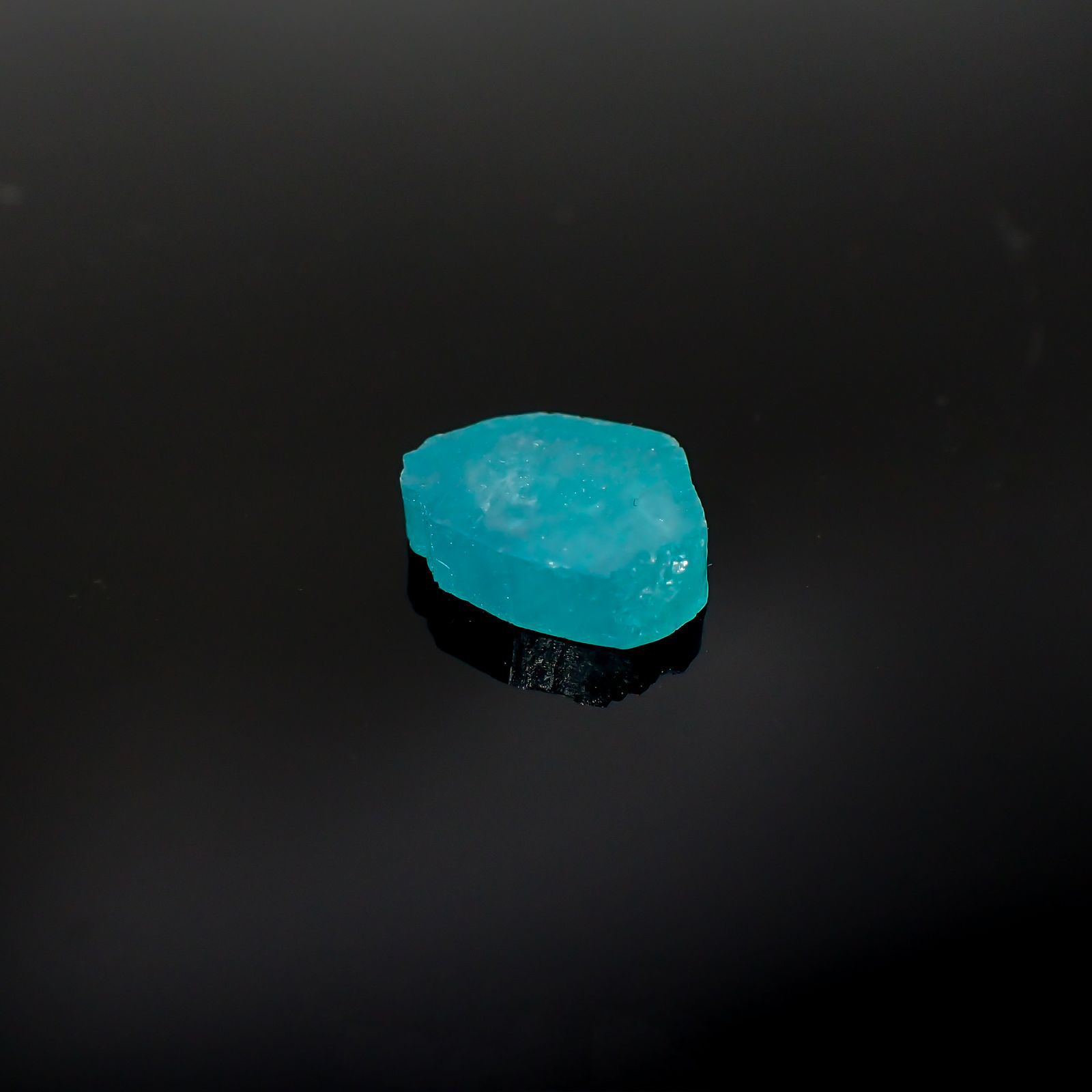 パライバトルマリン 原石スライス ブラジル・パライバ州バターリャ鉱山産 2.61ct[220616504]8.5x10.7mm前後