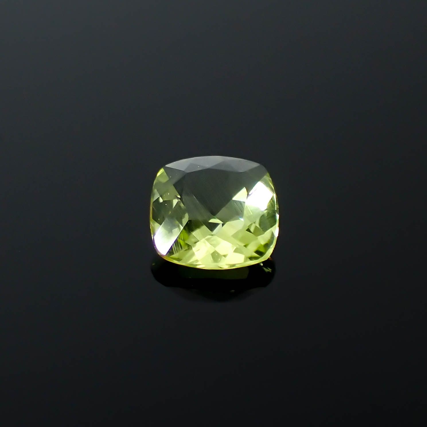 グリーンエンスタタイト(宝石名グリーン・エンスタタイト)カメルーン産 0.36ct 識別済[240125619]4.5x4.4mm前後