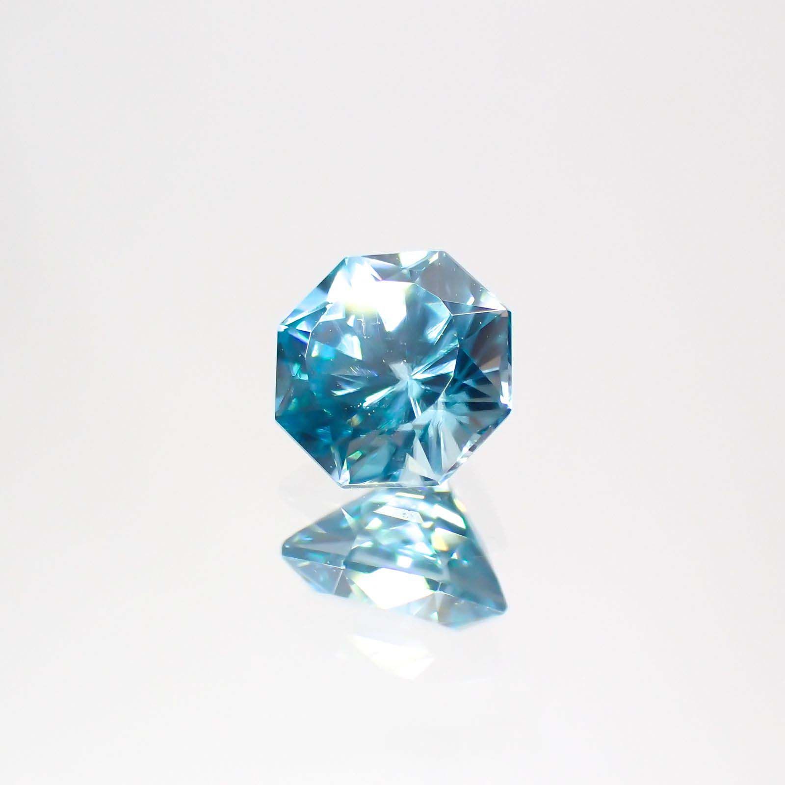 ◇オクタゴンカット◇ブルージルコン(宝石名ジルコン)カンボジア産 0.79ct 識別済[220113998]5x5mm前後