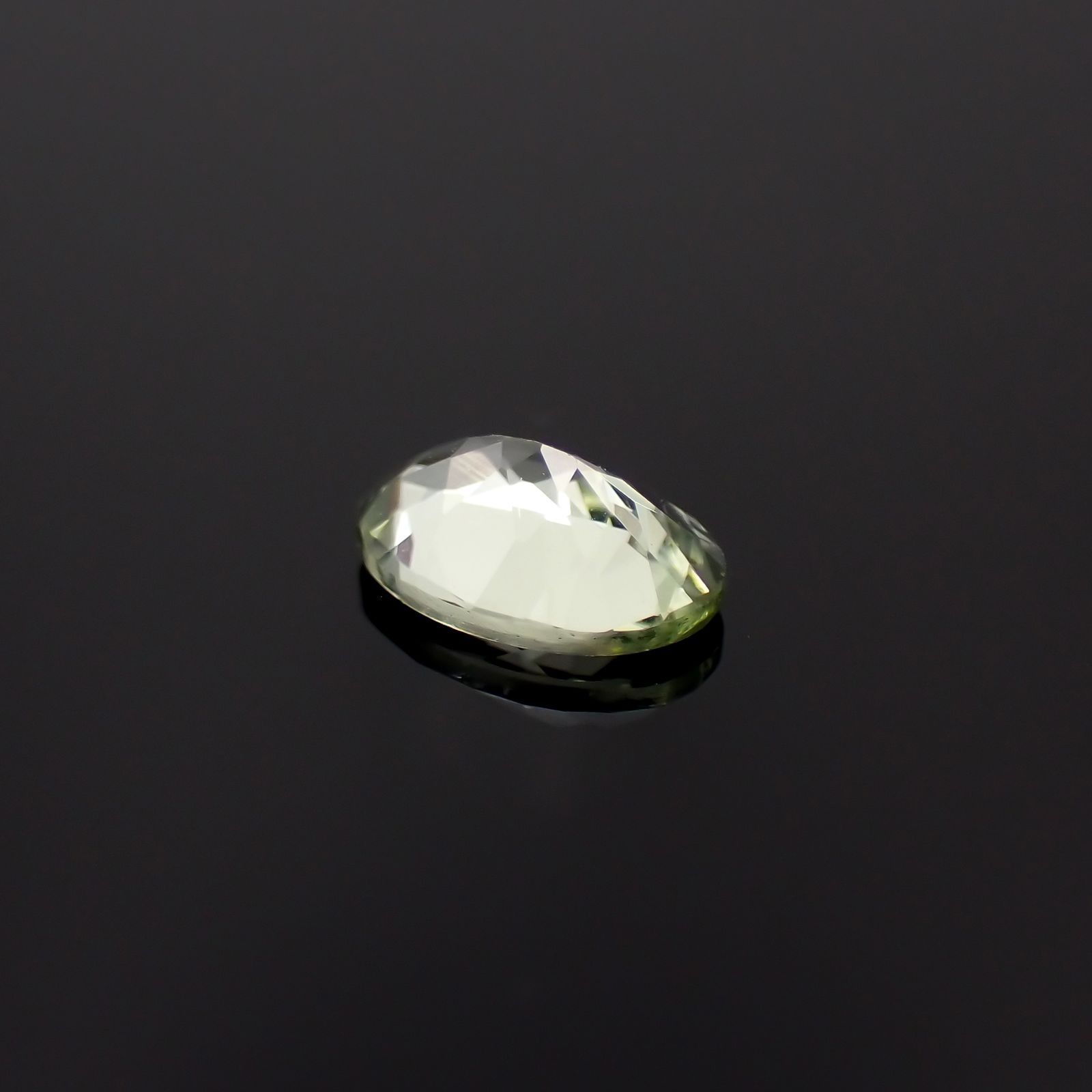 ミントガーネット タンザニア産 0.61ct / 6.5x4.5mm前後 [260223726]
