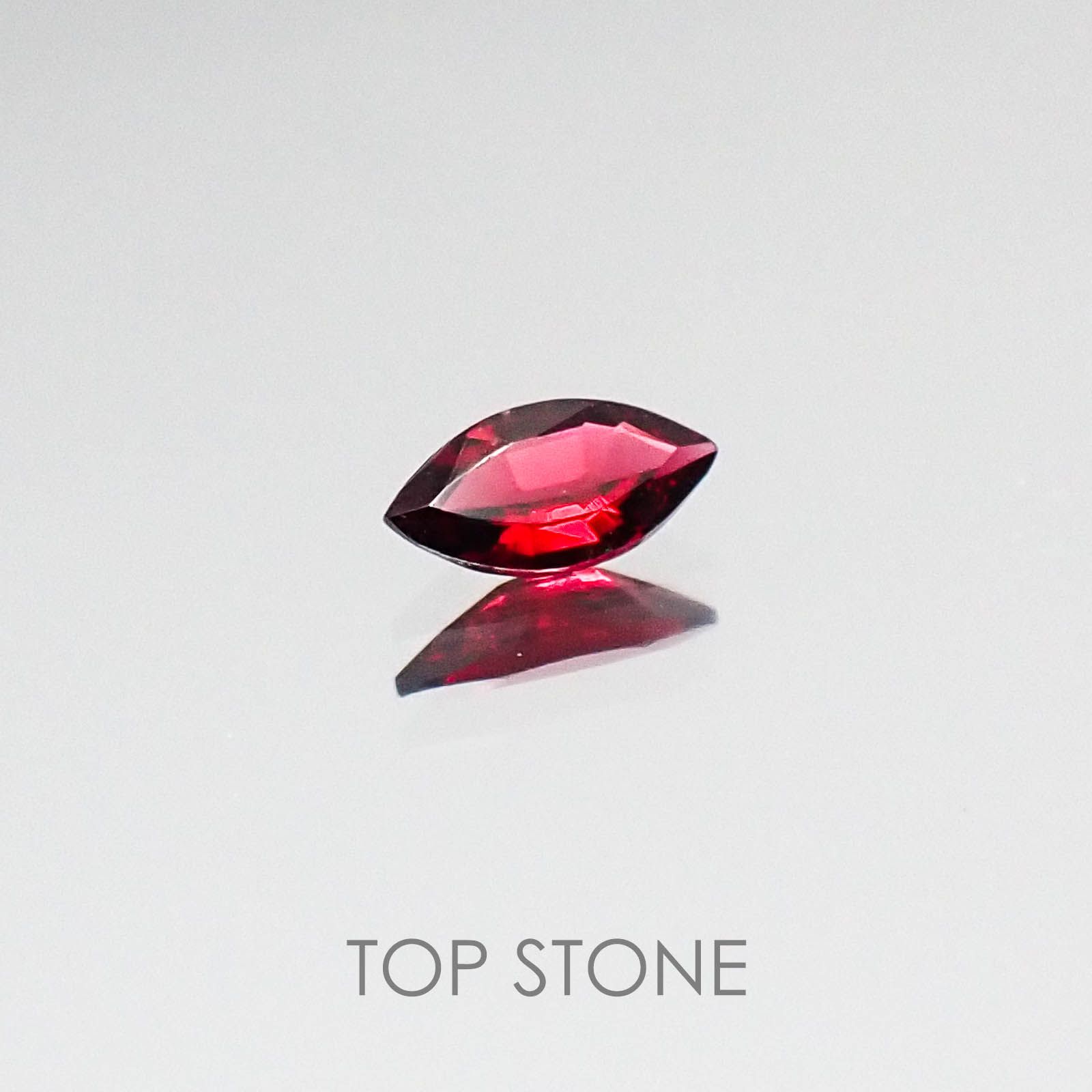 レッドスピネル(宝石名レッド・スピネル) タンザニア産 0.15ct 識別済[20073921]5.2×2.6mm前後