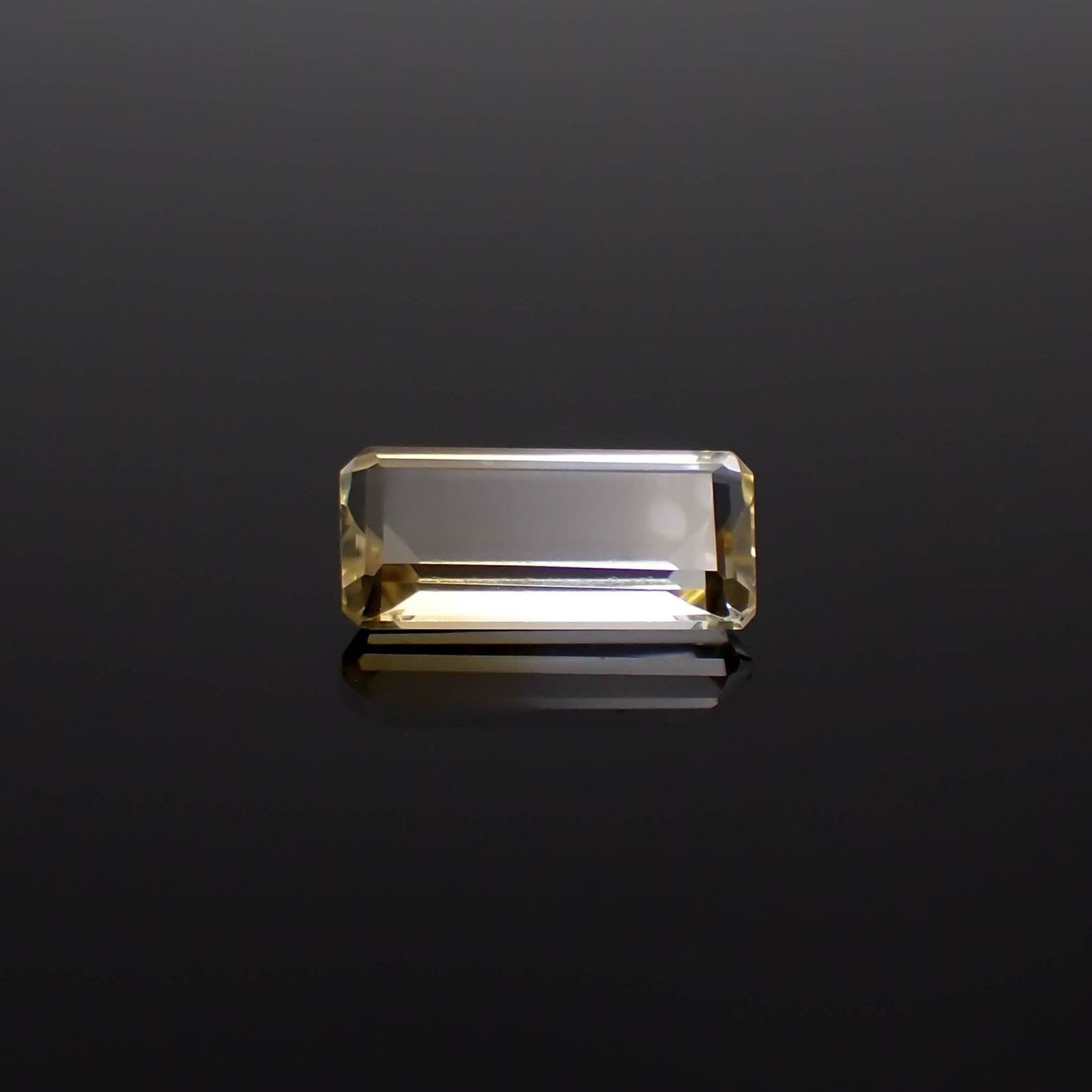バイカラーシトリン ブラジル・ミナスジェライス州産 6.48ct / 17.5x8.3mm前後 [251026468]