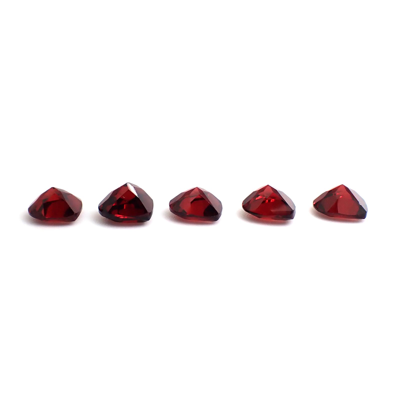◇ランダムセレクト◇パイラルスパイトガーネット モザンビーク産 約0.90ct / 6x6mm前後 [260532221]