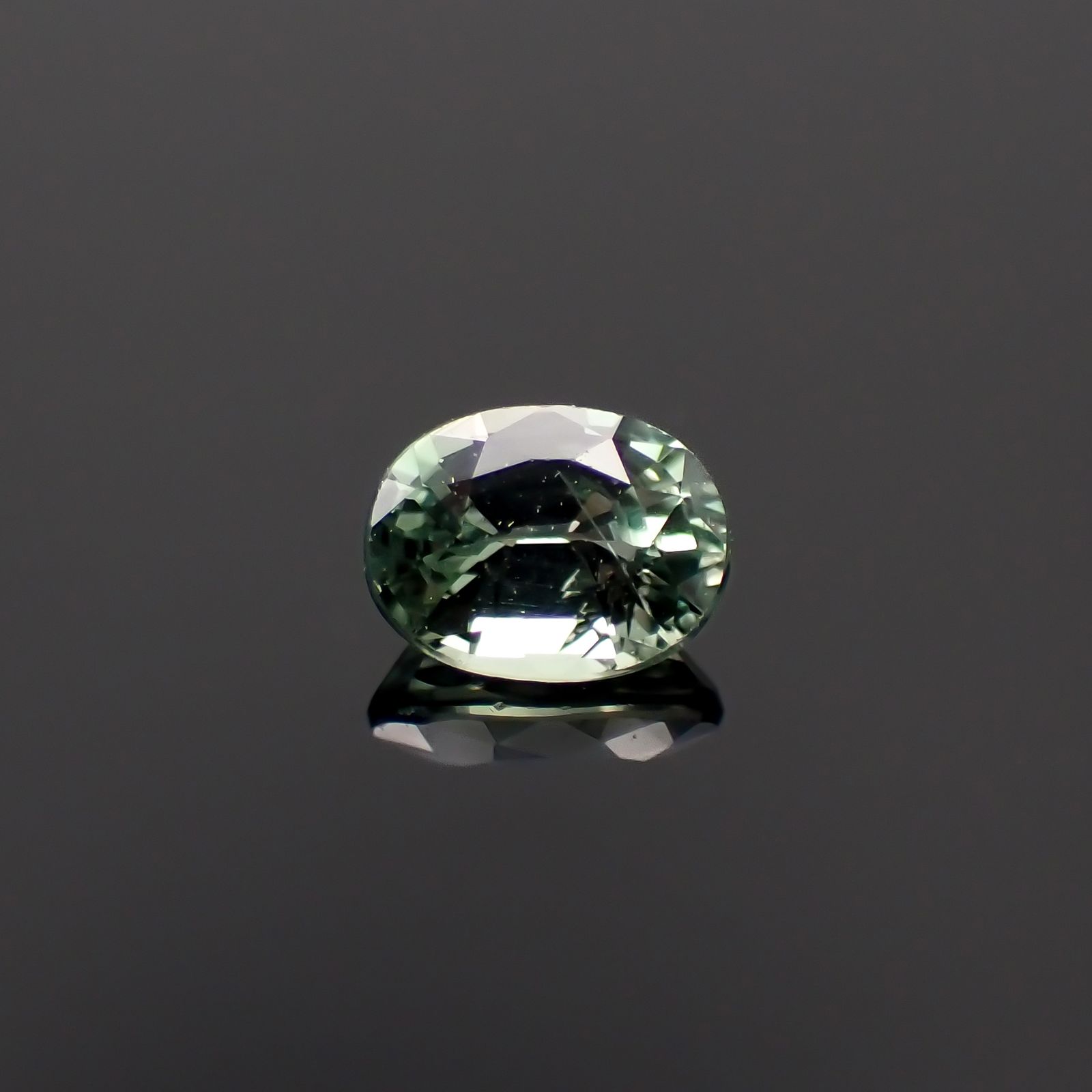 アレキサンドライト(宝石名アレキサンドライト)マダガスカル産 0.28ct 識別済[230522051]4.3x3.3mm前後