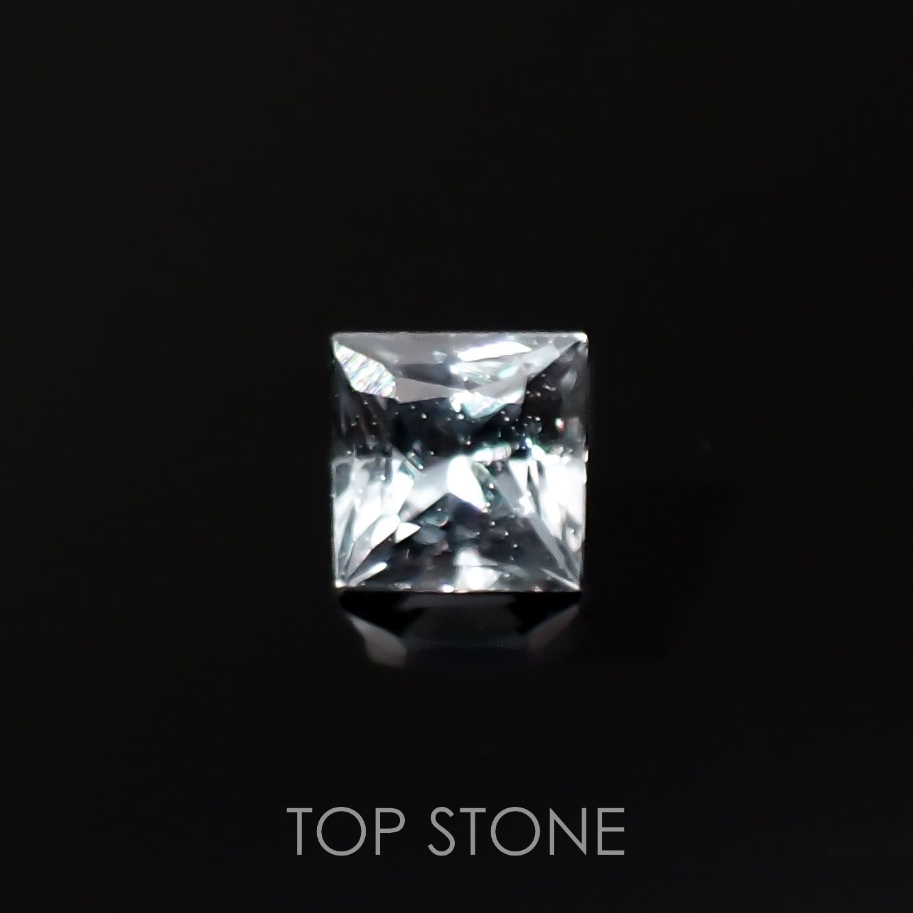 ◇プリンセスカット◇カラーチェンジガーネット アレキタイプ(宝石名ガーネット)マダガスカル・ベキリー産 0.10ct 識別済[221119053]2.5x2.5mm前後