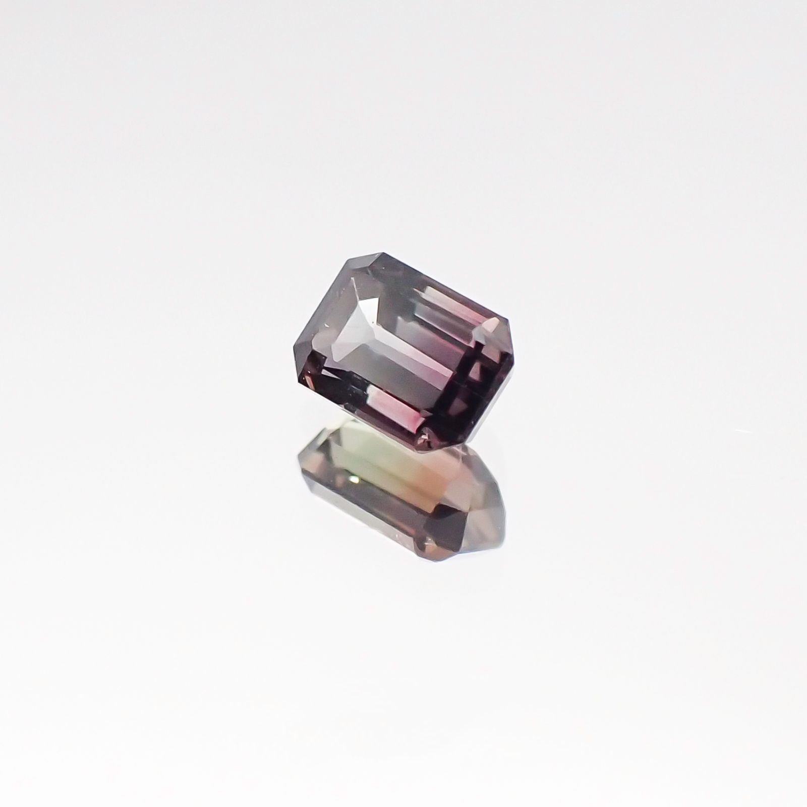 バイカラーサファイア(宝石名バイカラー・サファイア)タンザニア産 0.32ct 識別済[230622378]4x2.9mm前後