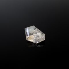 ◇フリーフォーム◇フローライトインクォーツ マダガスカル産 9.35ct [250329956]17.1x11.9mm前後