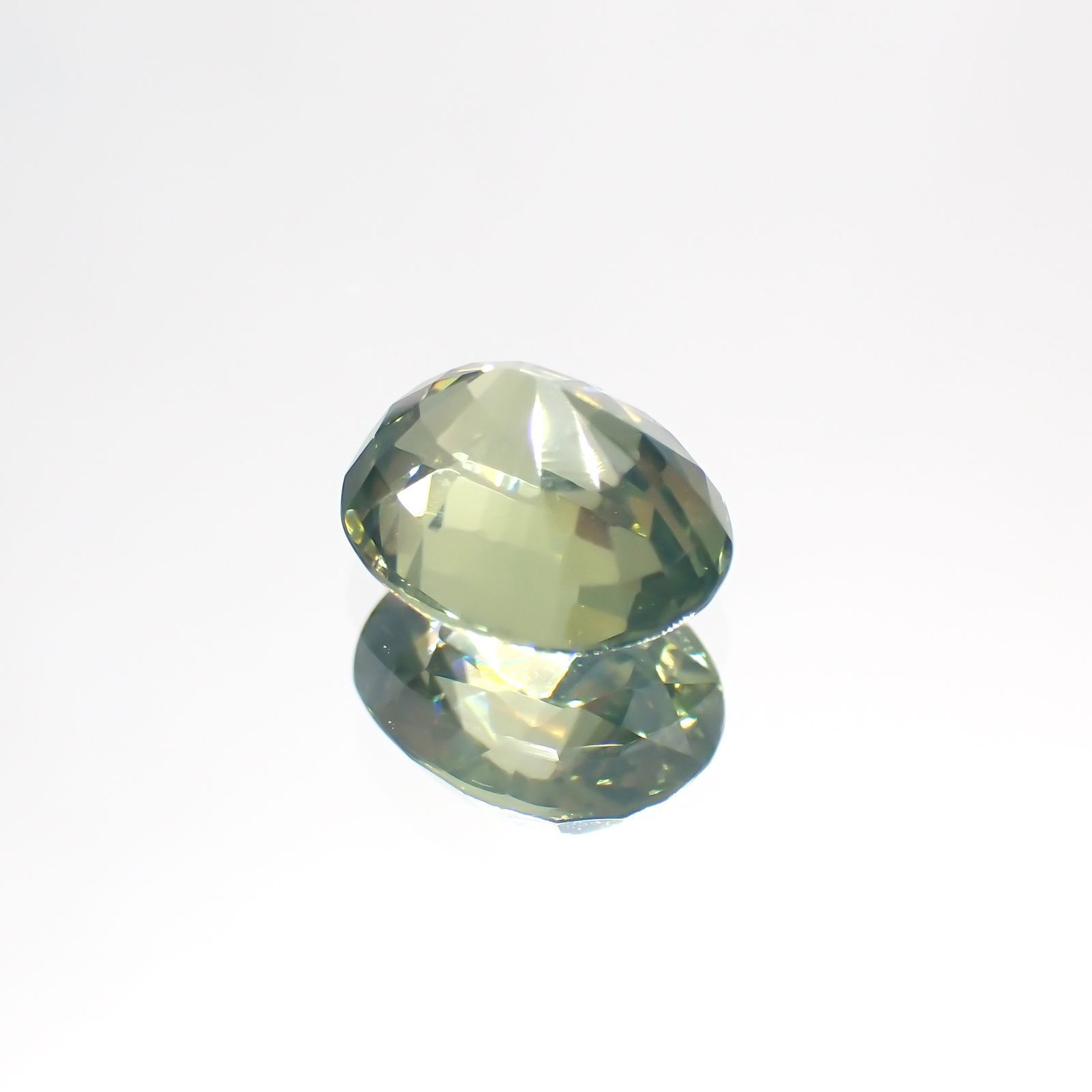 グリーンジルコン(宝石名ジルコン) スリランカ/カンボジア産 1.62ct 識別済[21038609]7.3×6mm前後