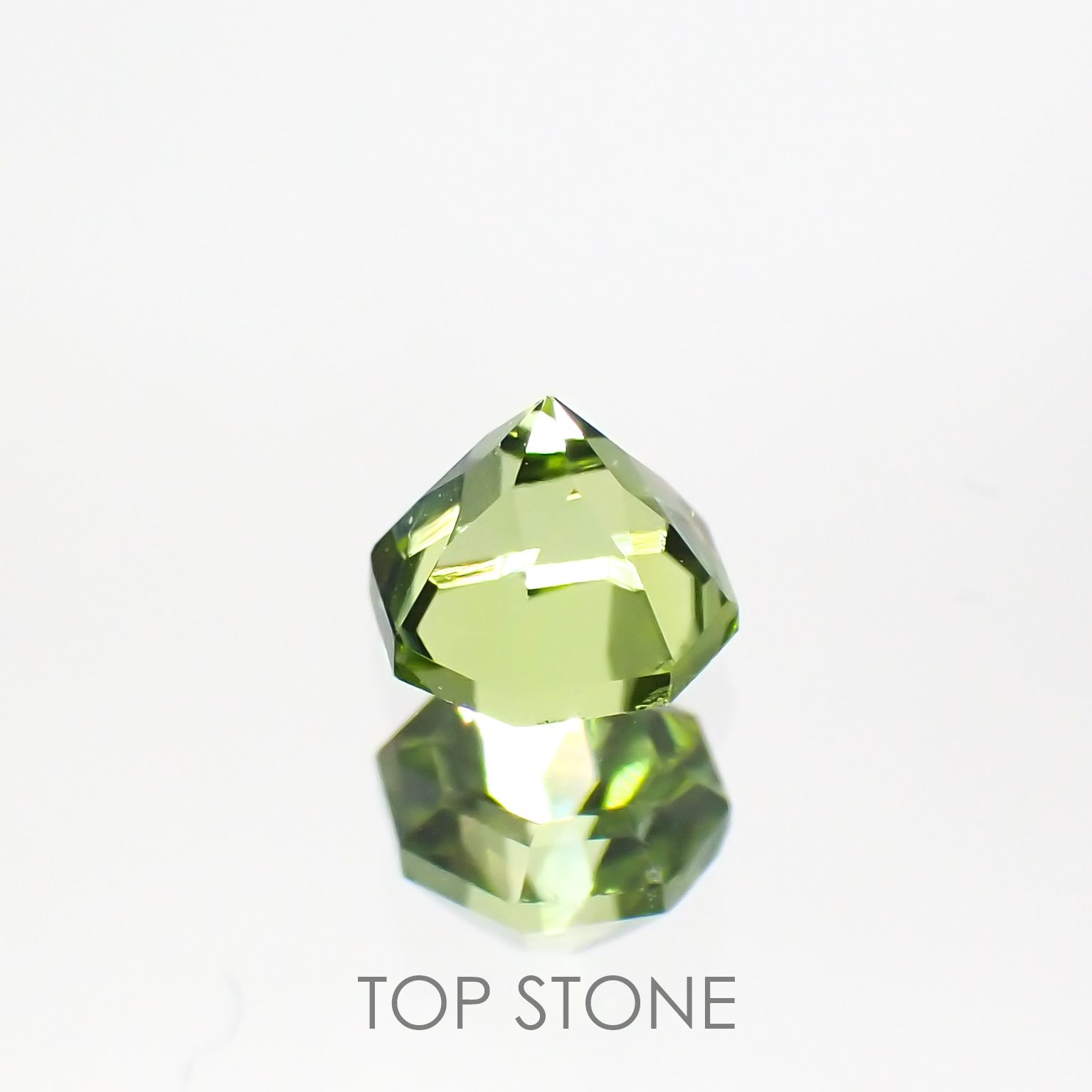 ◇オクタゴンカット◇ペリドット(宝石名ペリドット) パキスタン産 0.37ct 識別済[210913104]4×3.9mm前後