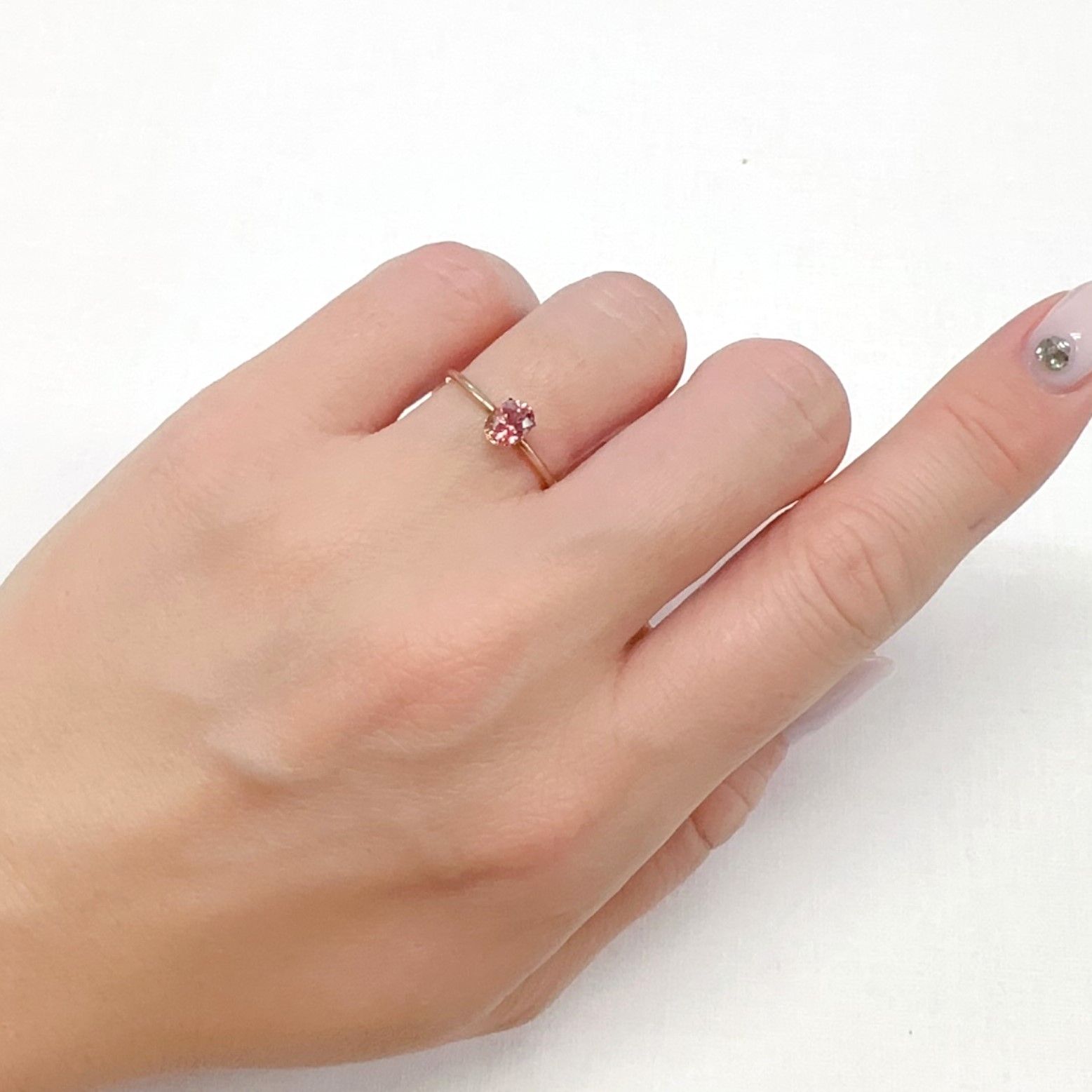 パパラチャサファイア(宝石名サファイア/別名パパラチャ・サファイア)スリランカ産 0.656ct CGL鑑付[231224692]5.7x4.3mm前後