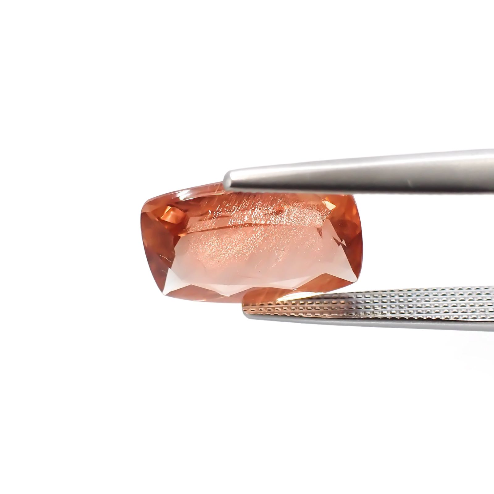 オレゴンサンストーン(宝石名ラブラドライト・サンストーン)アメリカ・オレゴン州産 ソ付(彩珠) 4.180ct / 13x8.5mm前後 [230622267]