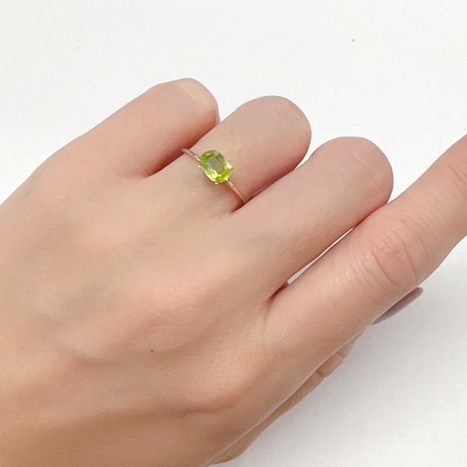 グリーンエンスタタイト(宝石名グリーン・エンスタタイト)カメルーン産 0.67ct 識別済[240125627]6.8x4.8mm前後
