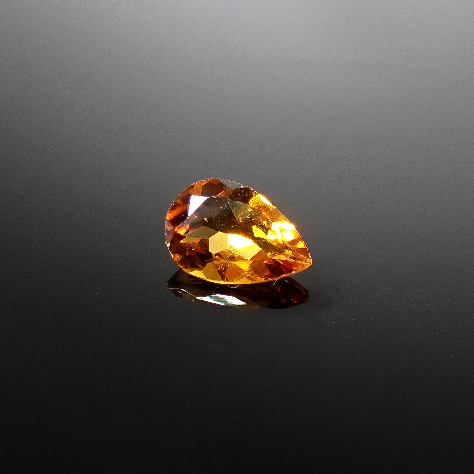 マデイラシトリン ブラジル・ミナスジェライス州産 0.99ct [250630587]8.9x6.1mm前後