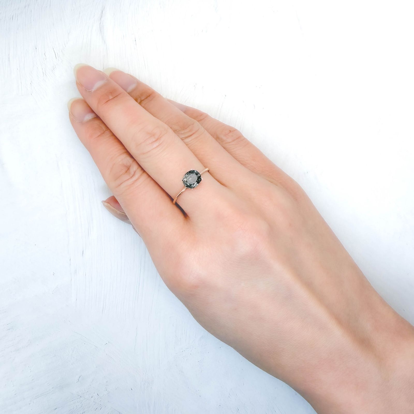 サファイア(宝石名サファイア) マダガスカル/スリランカ産 識別済 1.38ct / 6.8x5.8mm前後 [260112480]