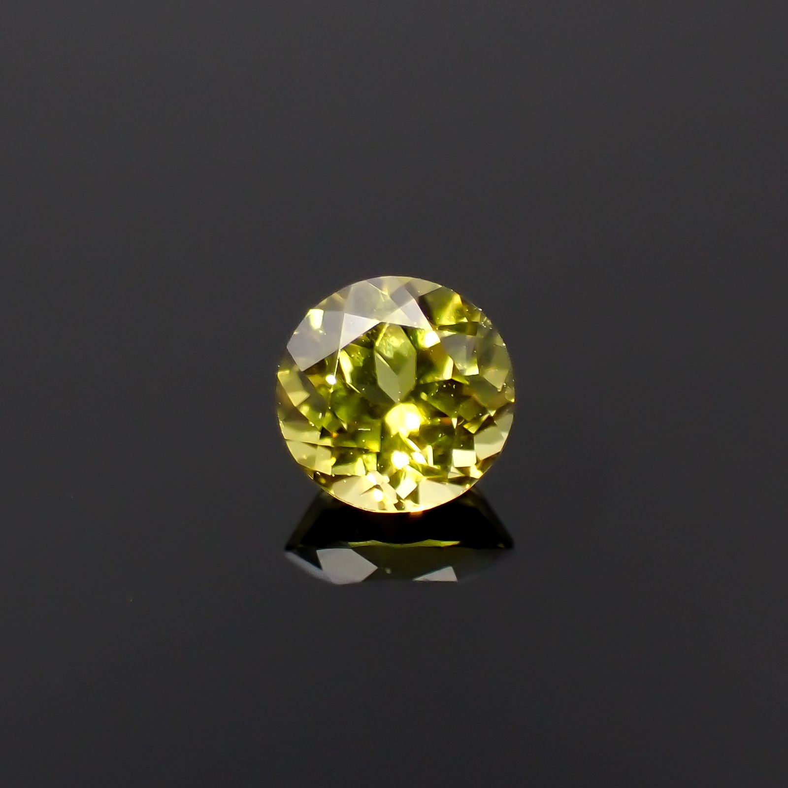 カナリートルマリン ザンビア・カナリー鉱山産 0.25ct[230823147]3.9x3.9mm前後