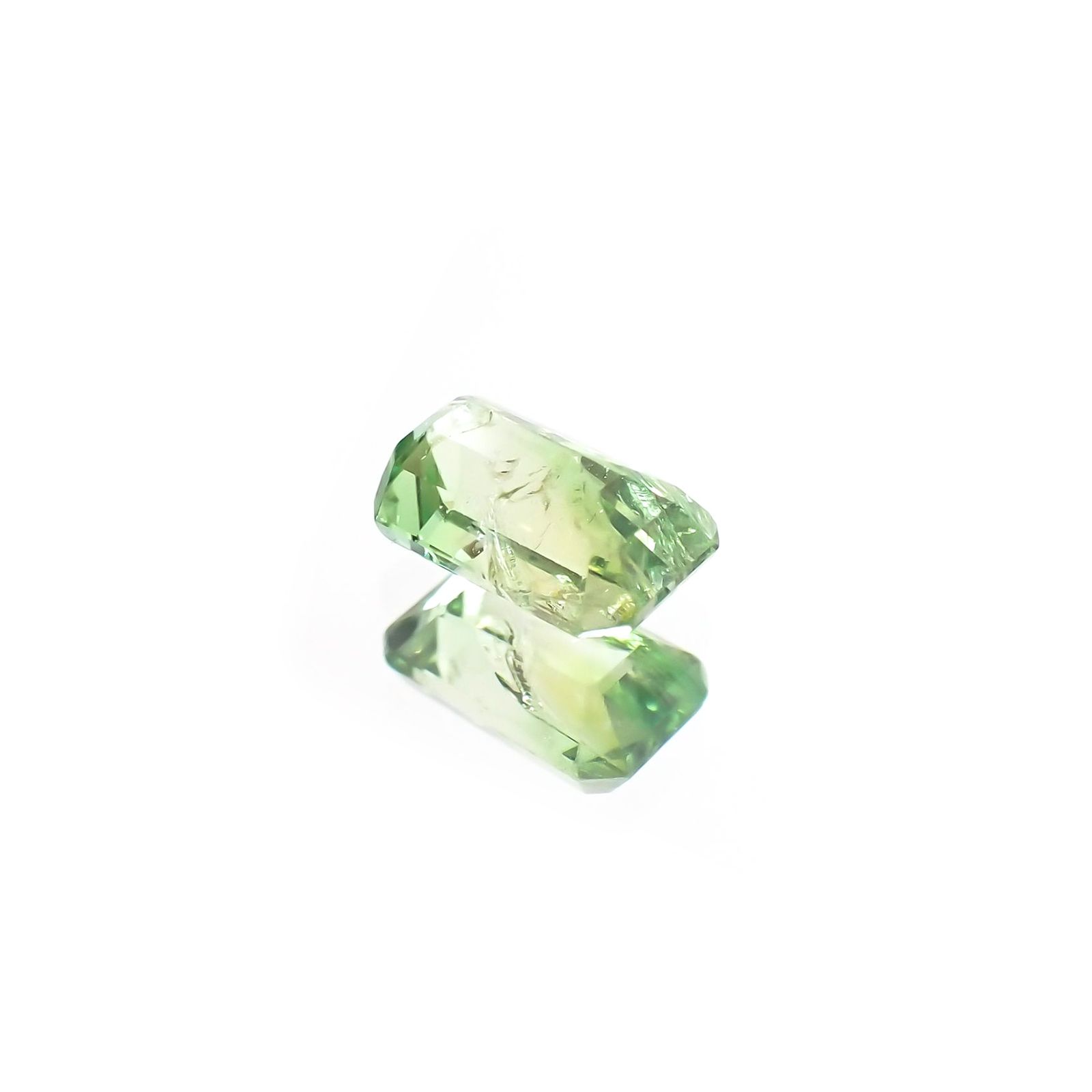 バイカラーツァボライト(宝石名グリーン グロッシュラー・ガーネット) タンザニア産 1.44ct 識別済[210711907]7.4×4.7mm前後