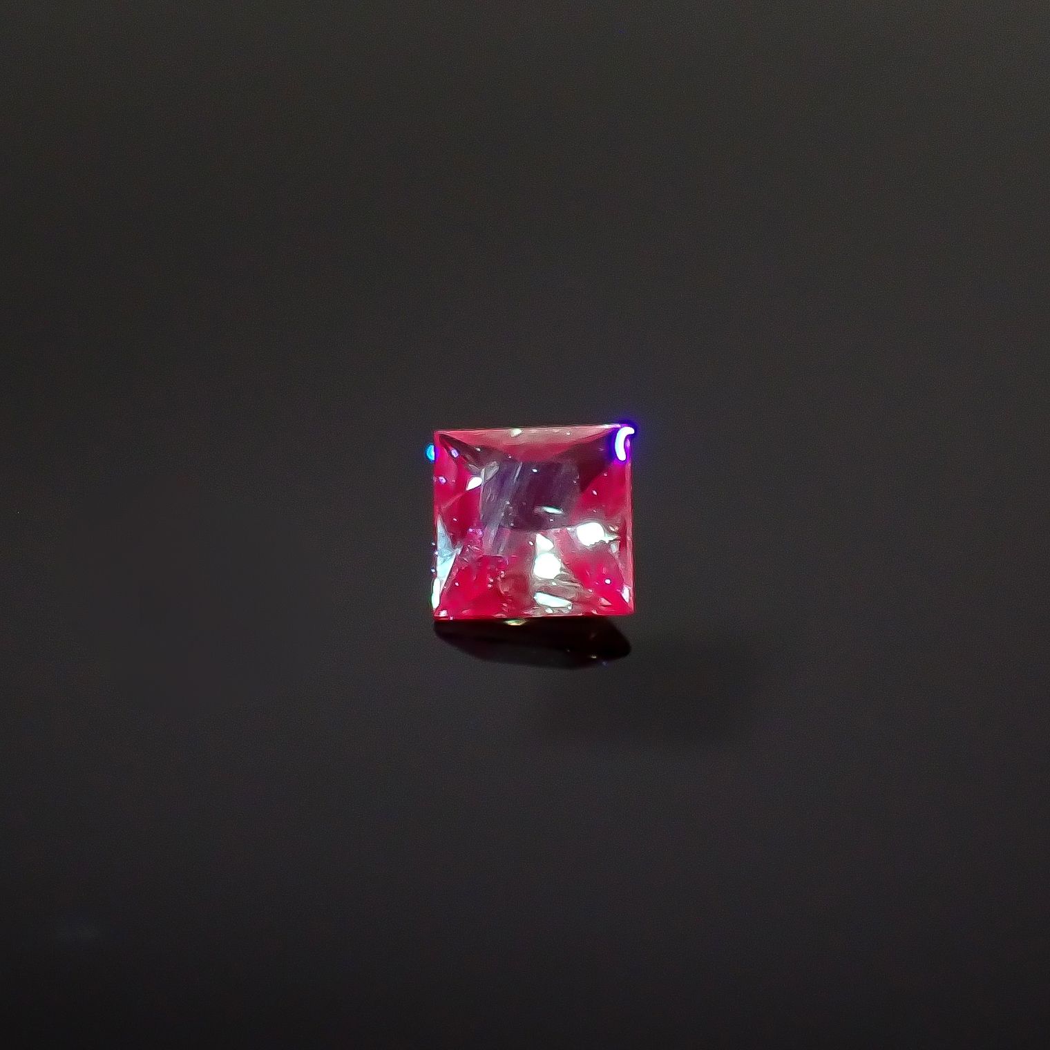 ◇プリンセスカット◇アレキサンドライト ブラジル産/EmeraldMains社製 0.065ct[240527590]2.3x2.3mm前後