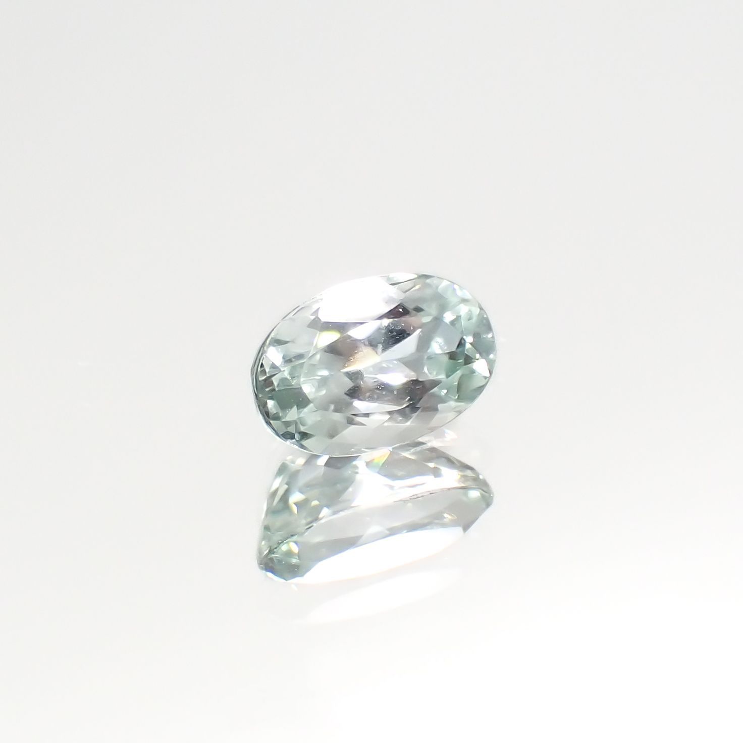 ユークレース(宝石名ユークレース)コロンビア産 1.216ct ソ付(彩珠)[220616448]7.9x5.1mm前後