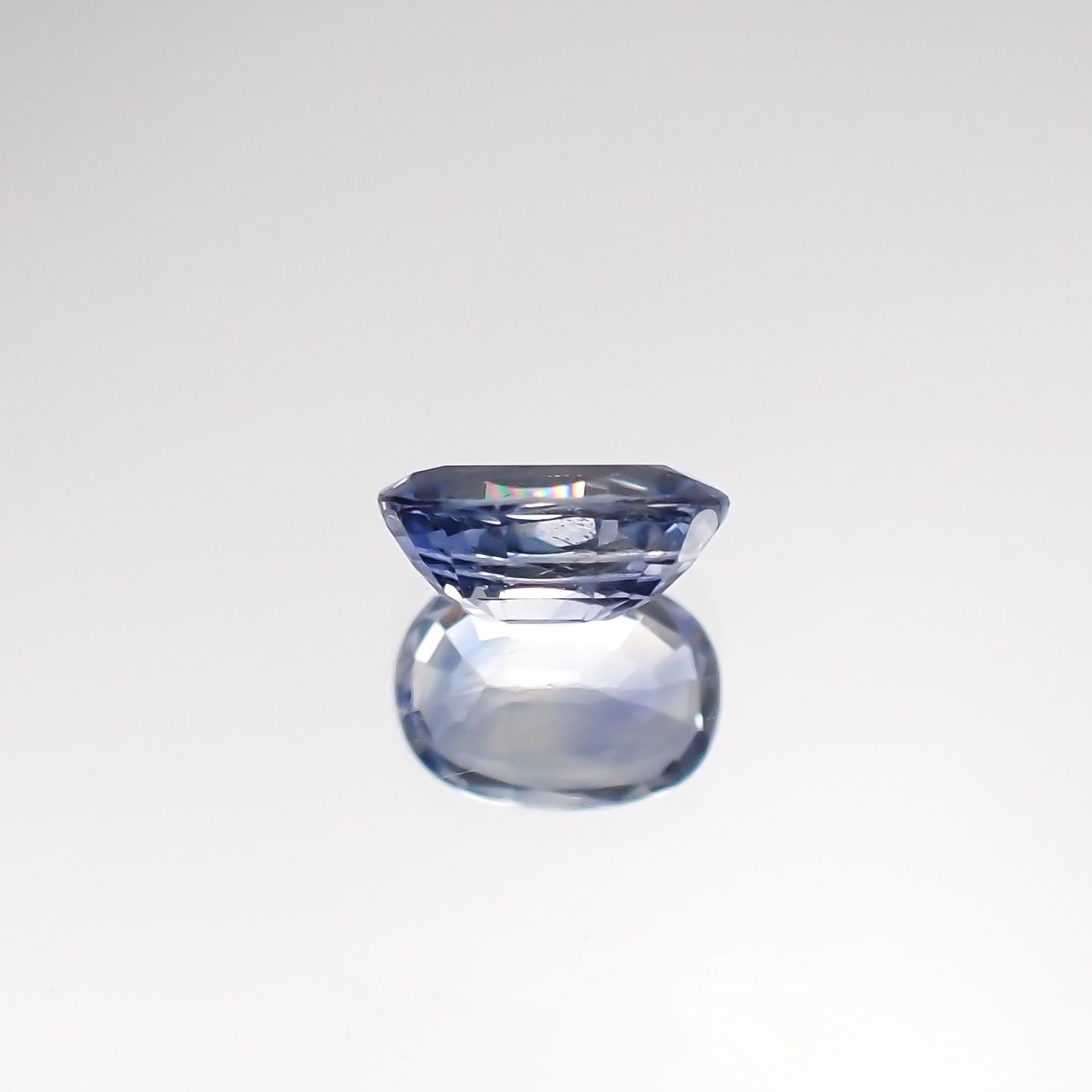 アイスブルーサファイア スリランカ・マダガスカル産 ルース 0.44ct[210711173]5.2×3.7mm前後