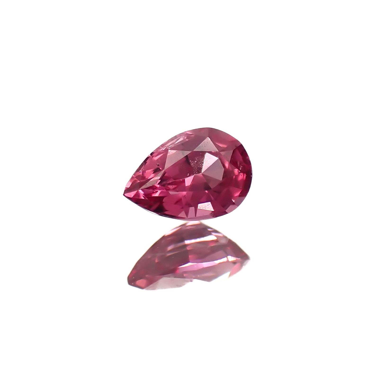 ホットピンクスピネル(宝石名ピンク・スピネル)タンザニア産 識別済 0.24ct / 4.7x3.2mm前後 [220817356]