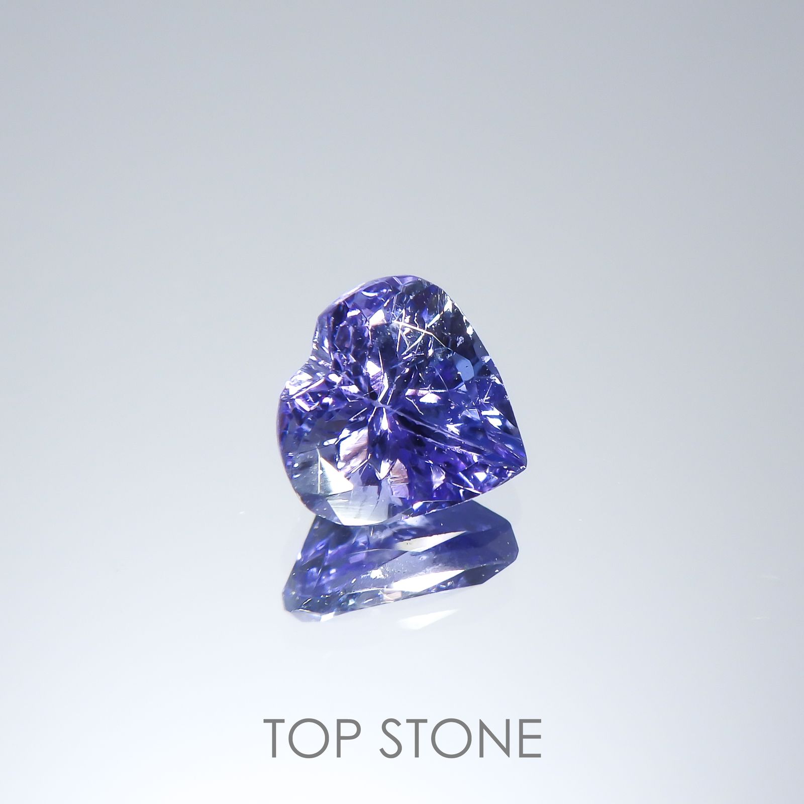 タンザナイト(宝石名タンザナイト)タンザニア産 0.51ct 識別済[220516048]5.1x5.1mm前後